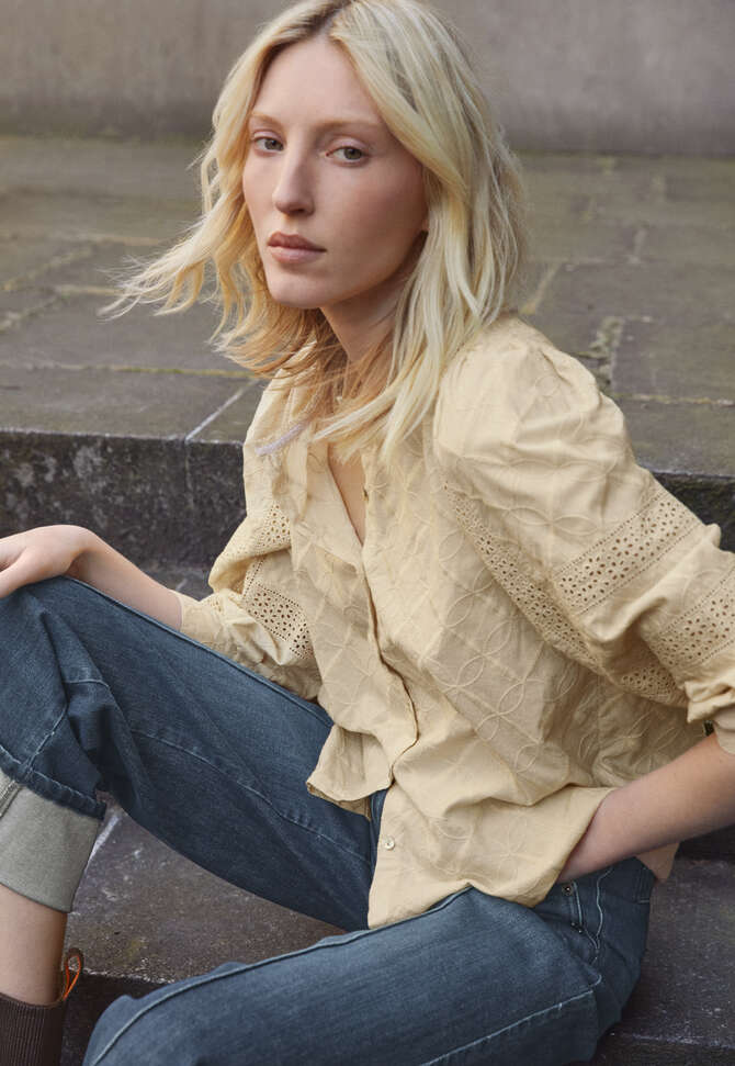 Schiffli blouse, Soft yellow, completeTheLook