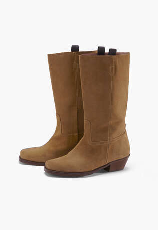 Square-toe boots, Cinnamon, webstill