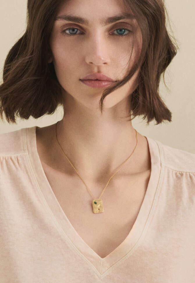 Pendant necklace, Gold emerald, completeTheLook