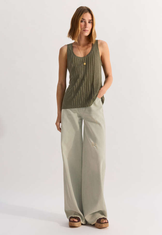 Pintuck vest, Moss, completeTheLook