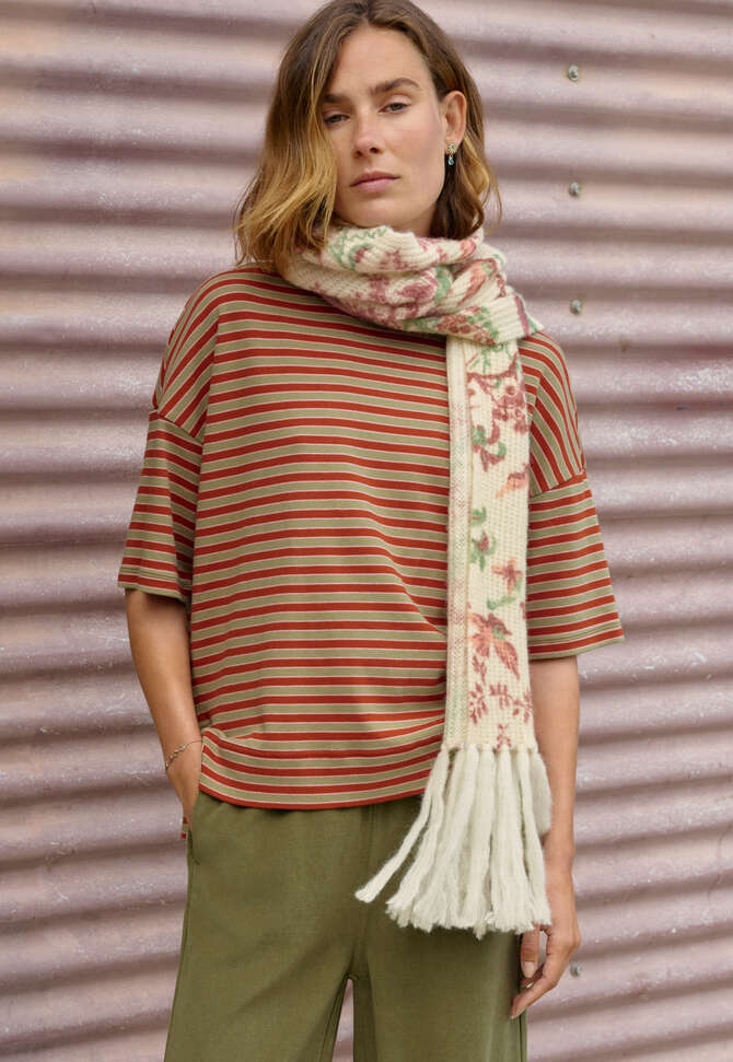 Printed scarf, Ecru burgundy, completeTheLook