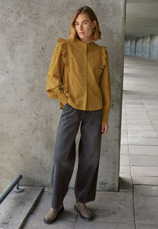 Broderie blouse, Ochre sand, completeTheLook