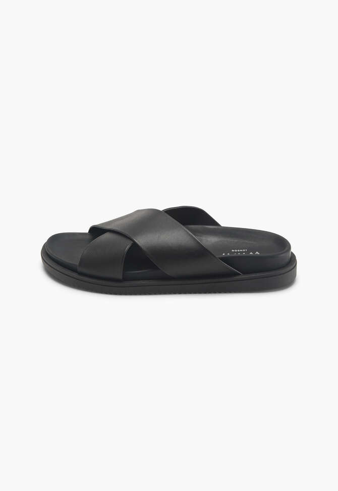 Crossover sliders, Black, completeTheLook