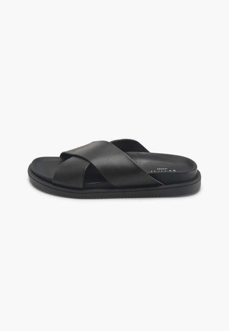Crossover sliders, Black, completeTheLook