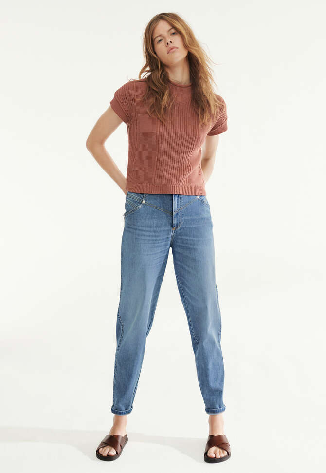 Sleeveless sweater, Soft chilli, completeTheLook
