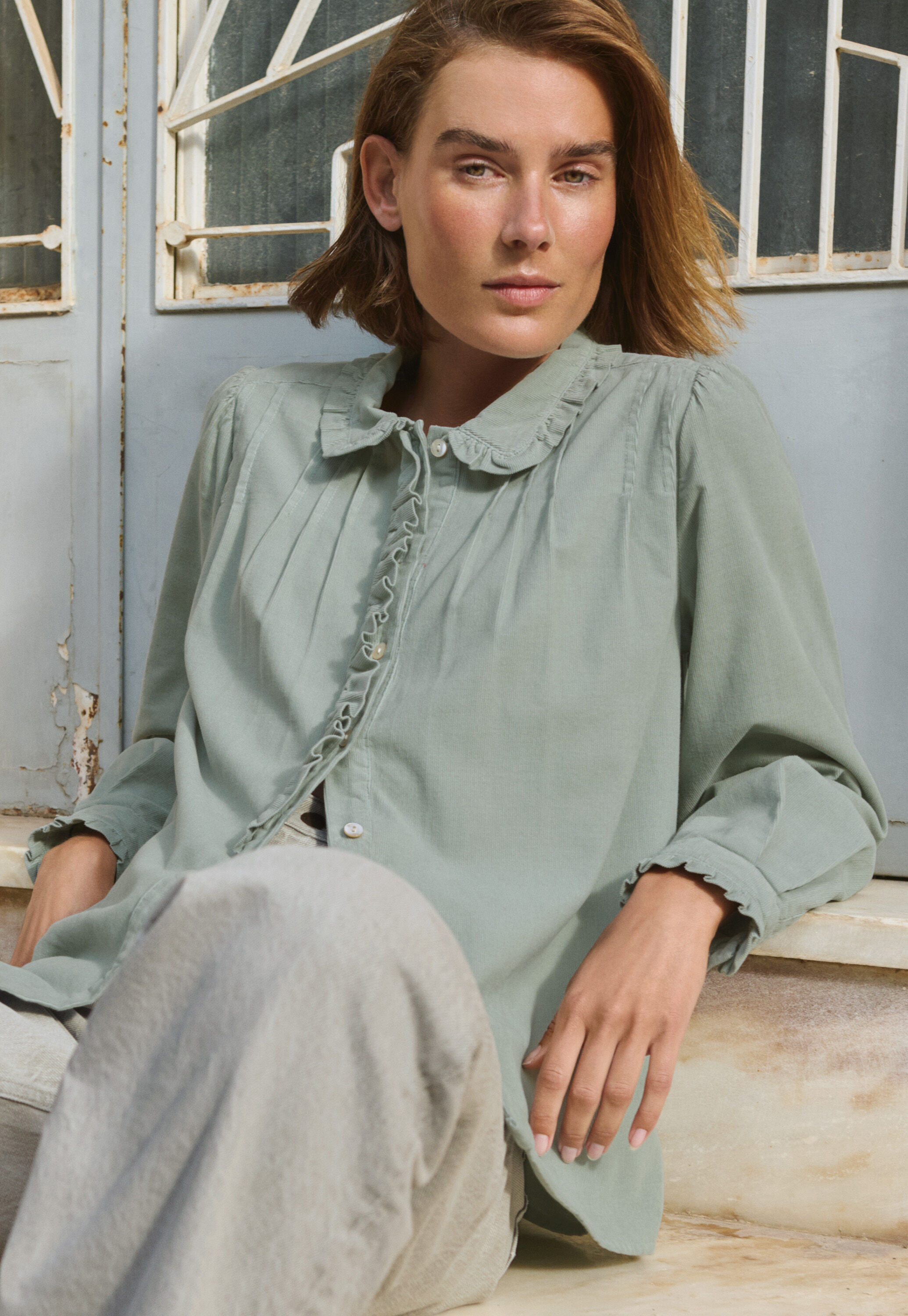 Cord pleated blouse