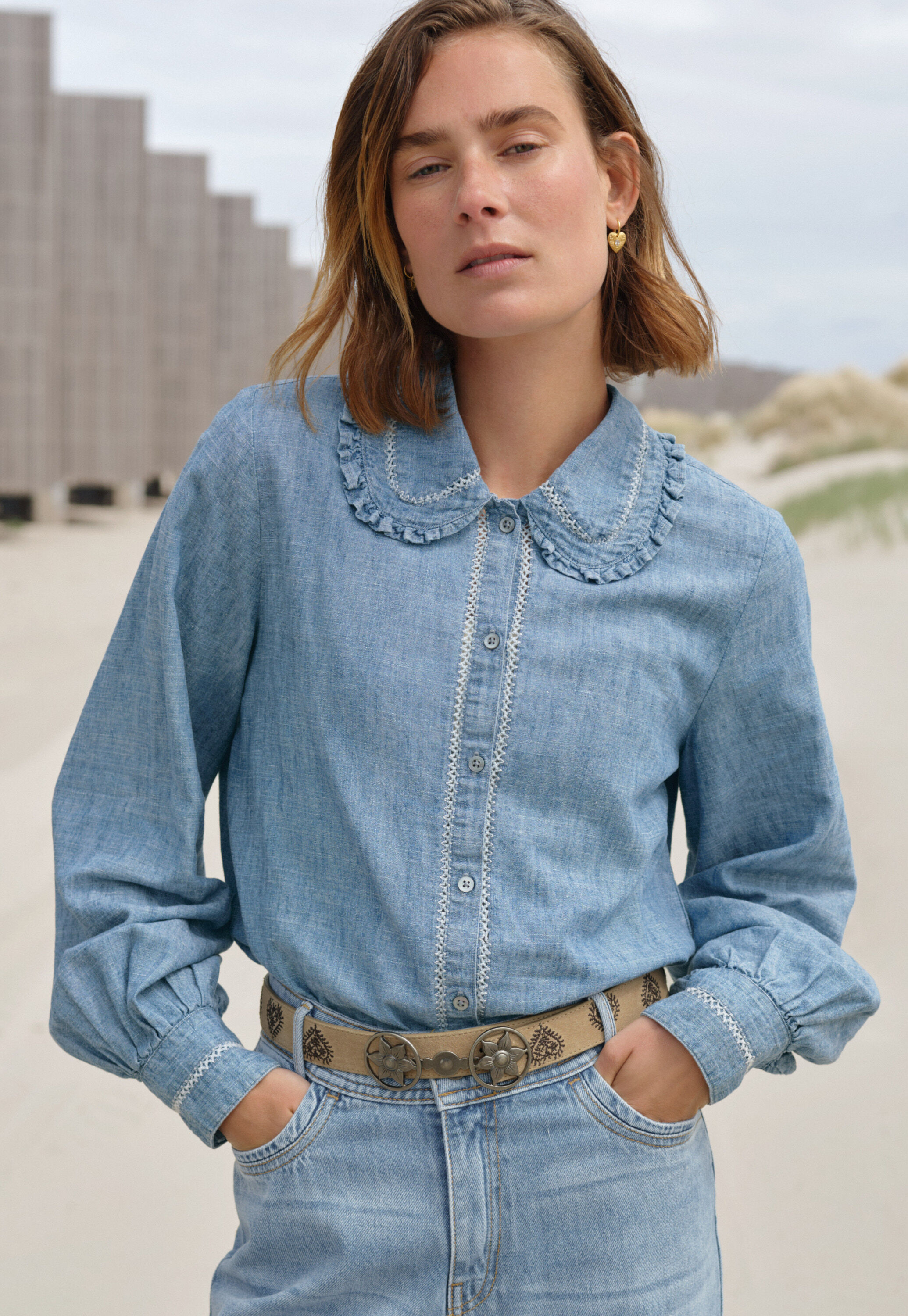 Frill collar blouse