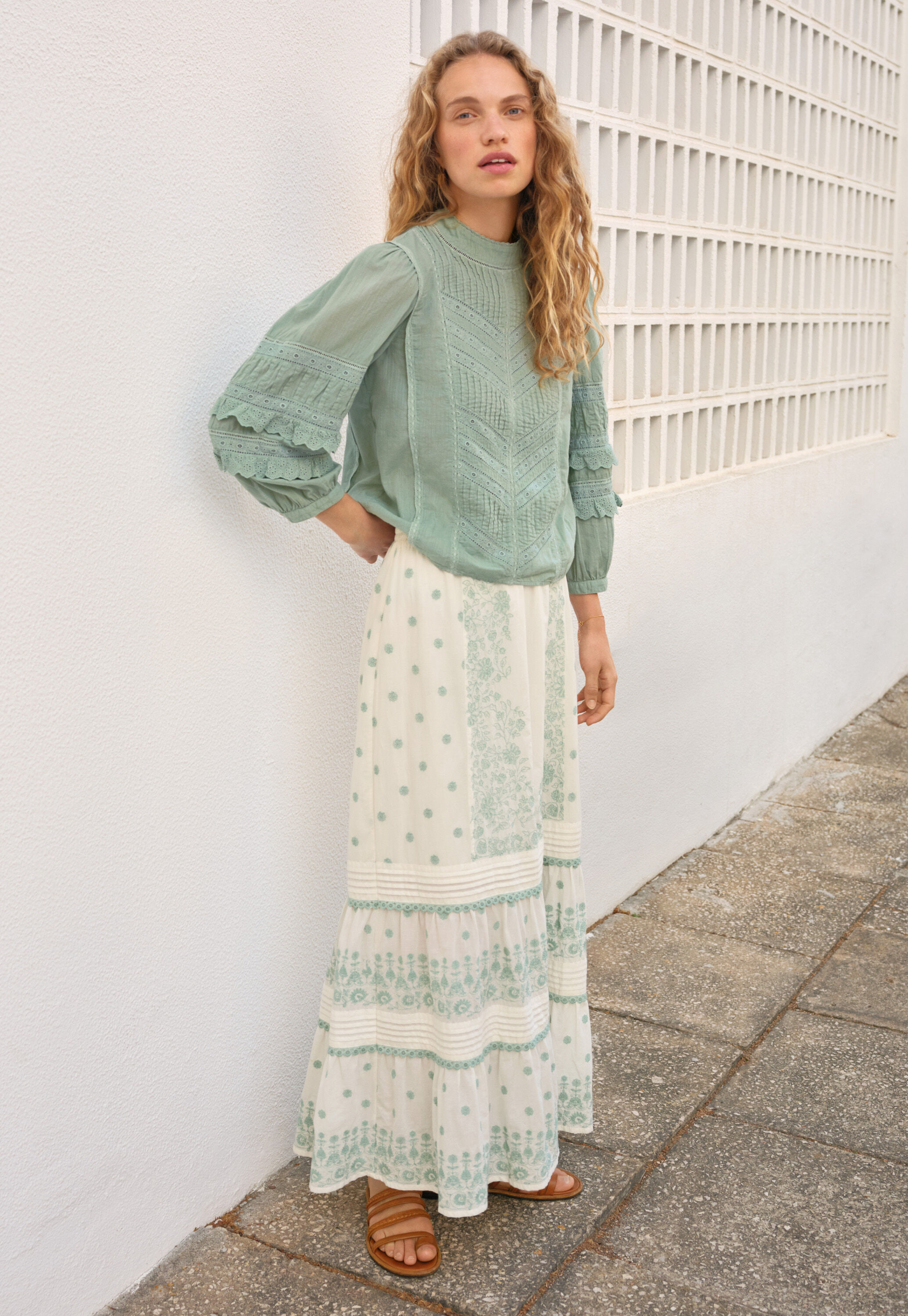Embroidered skirt