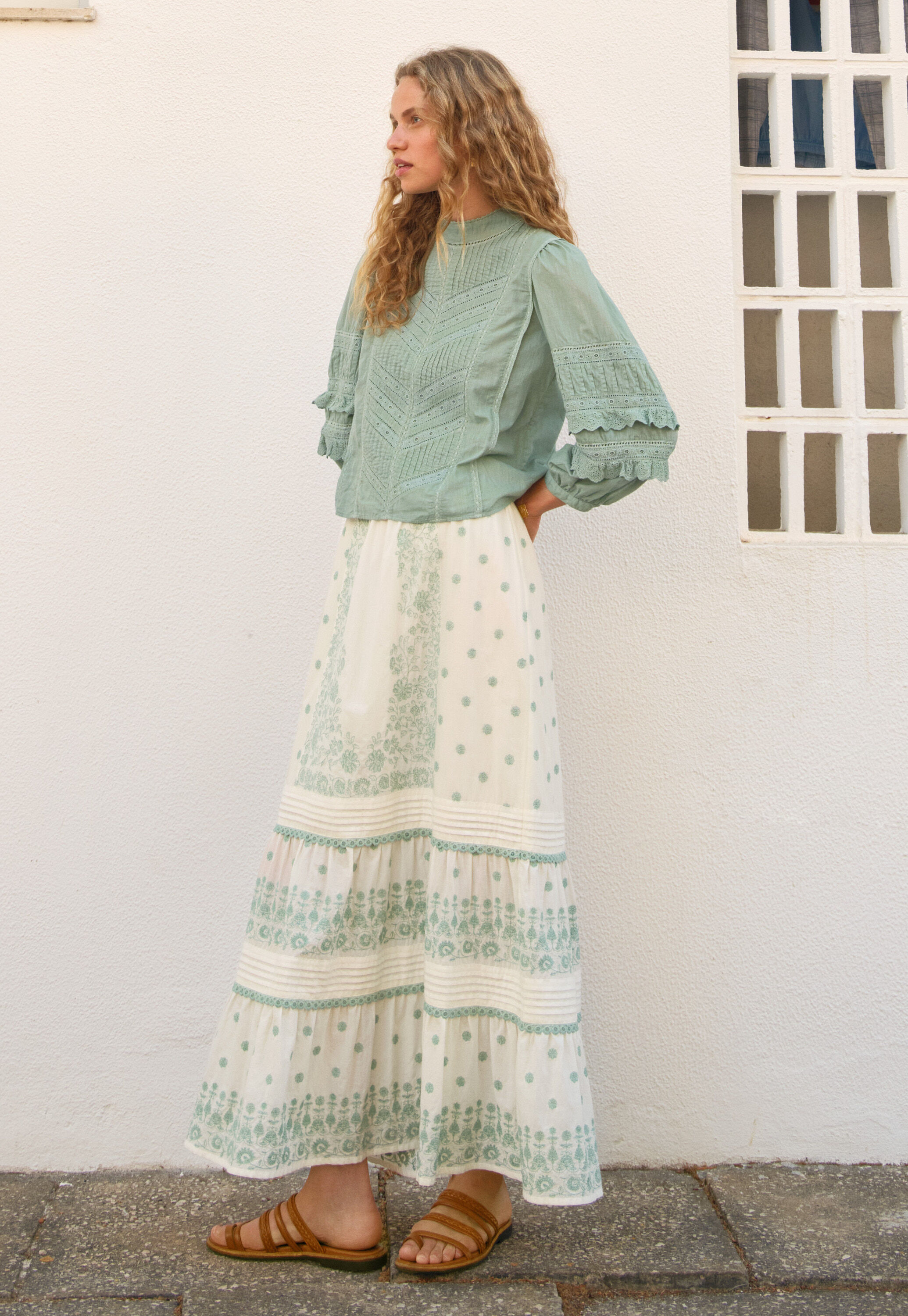 Embroidered skirt