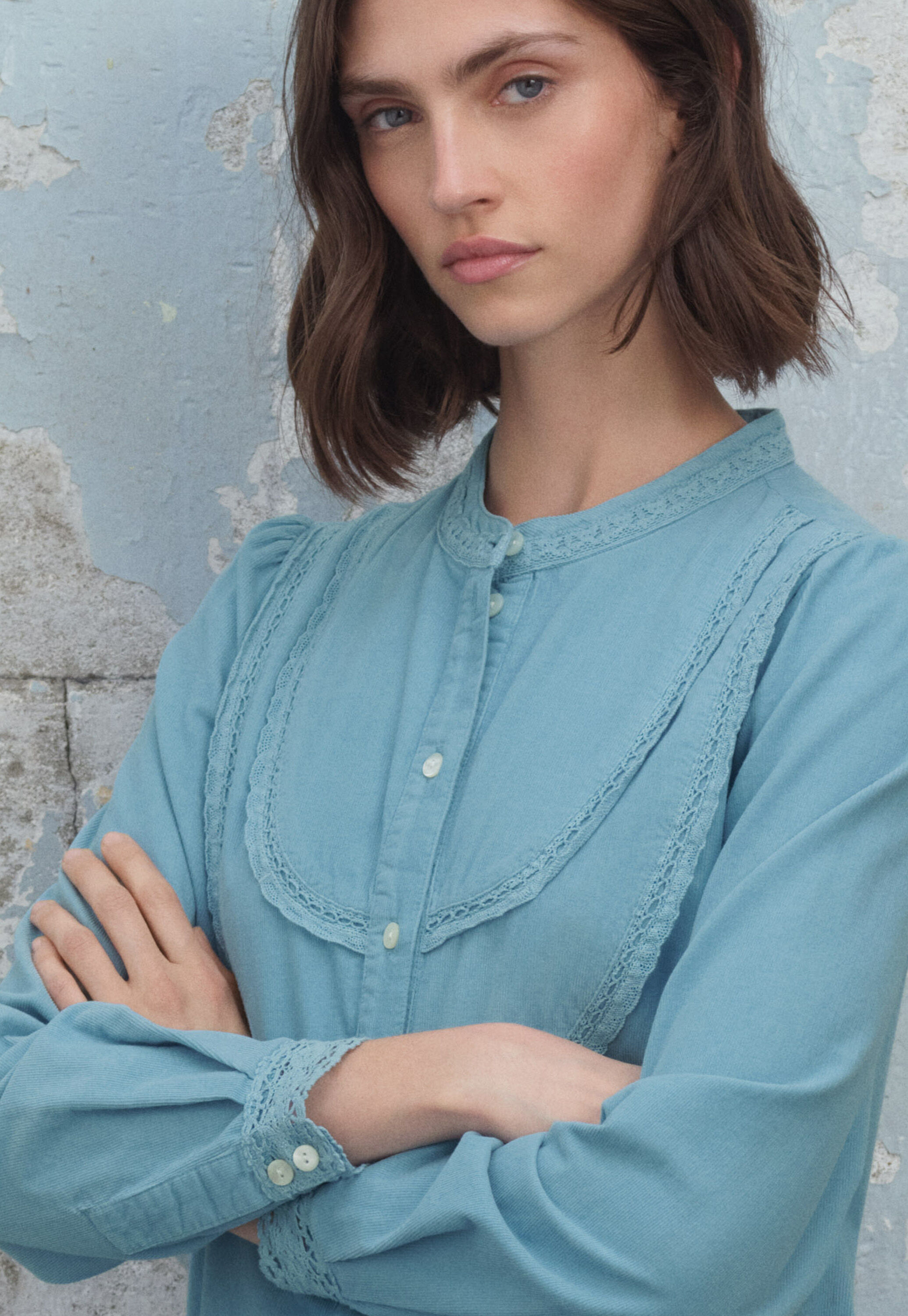Lace cord blouse