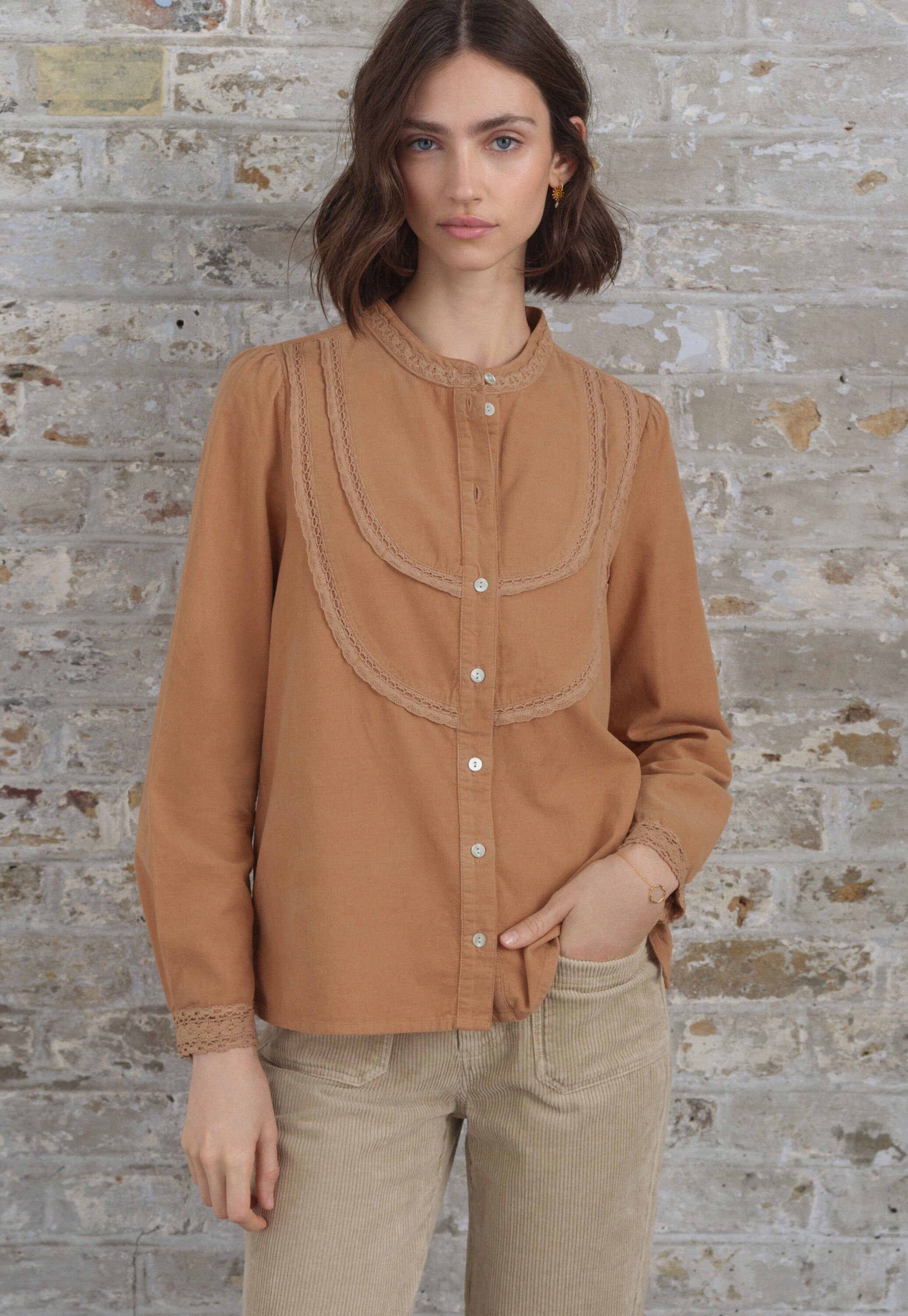 Lace cord blouse