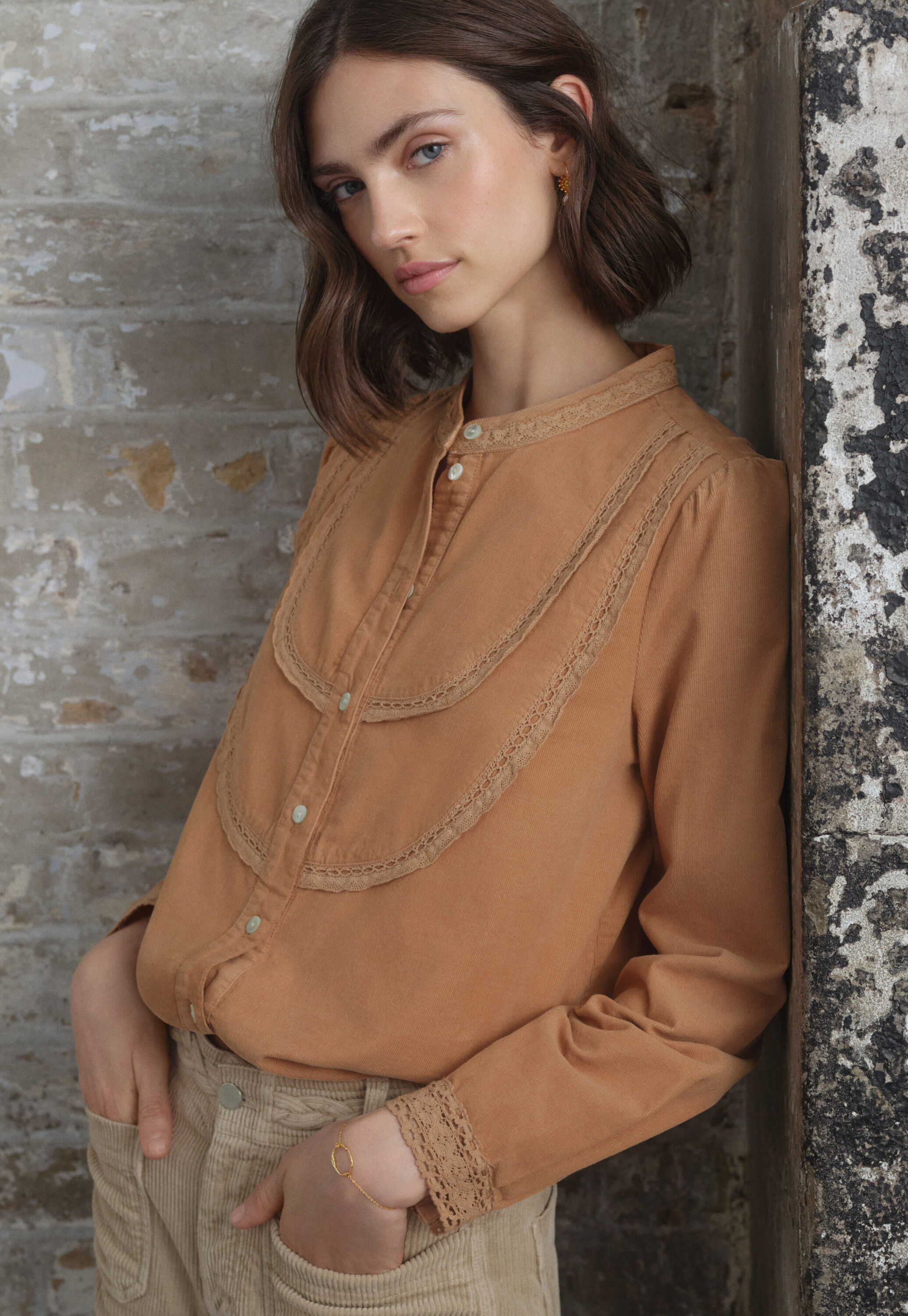 Lace cord blouse