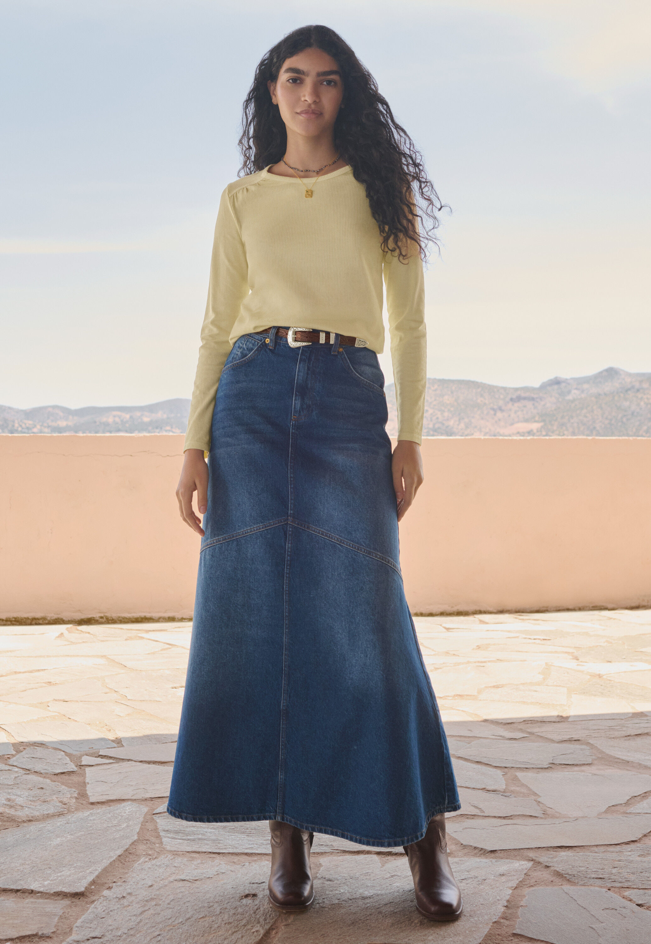 Embroidered skirt