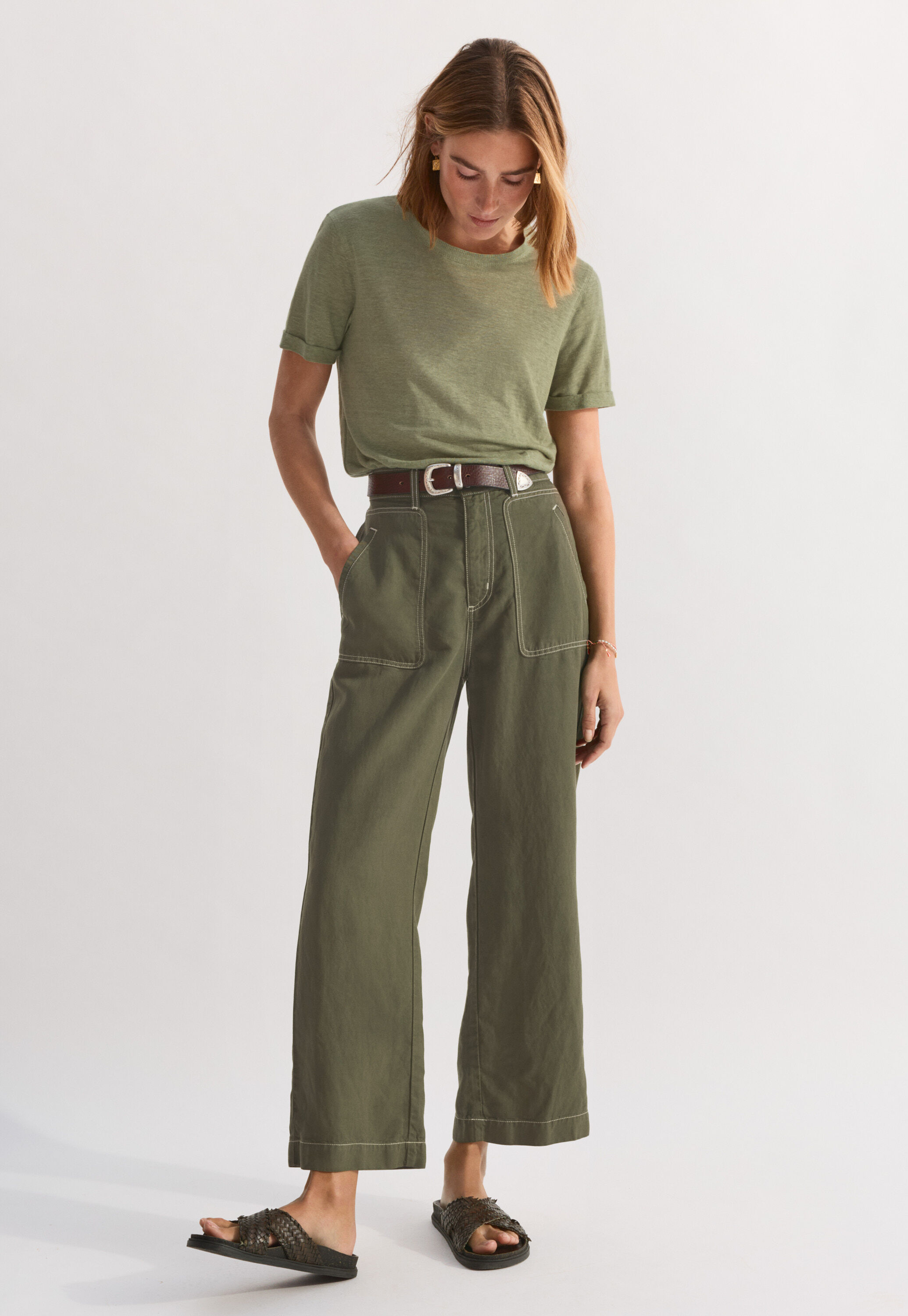 Cross-front sandals