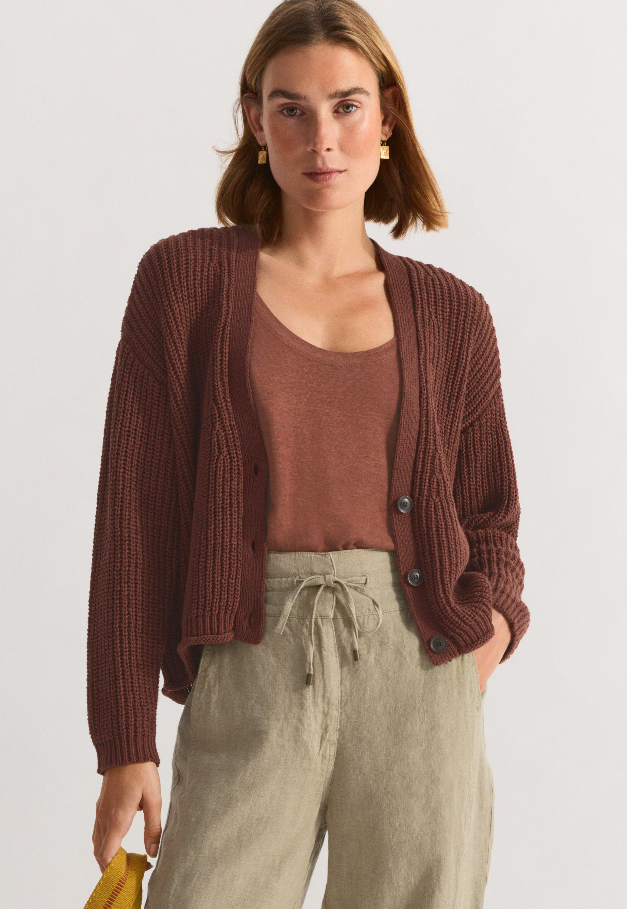 Scoop-neck vest