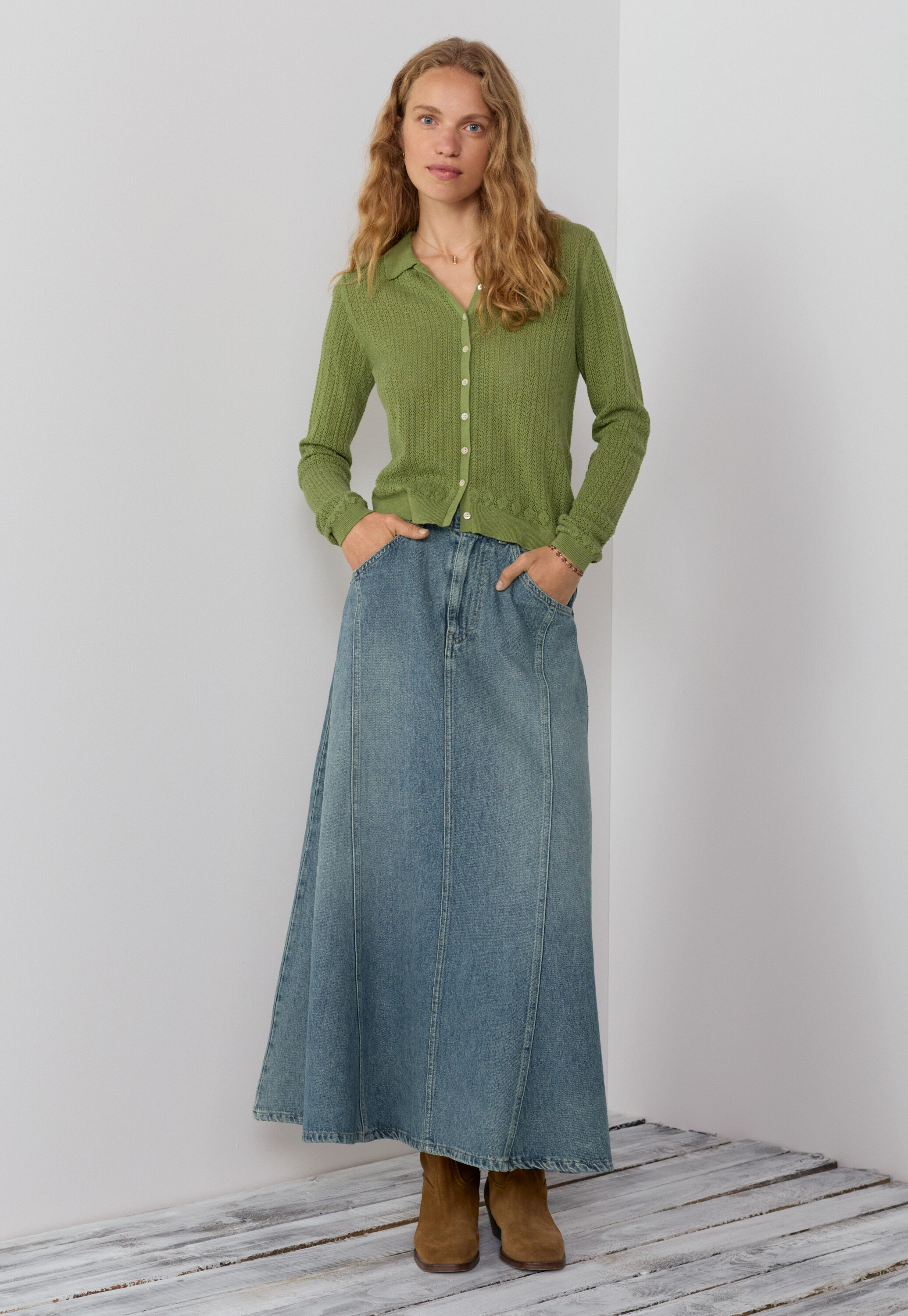Lace-stitch collared cardigan