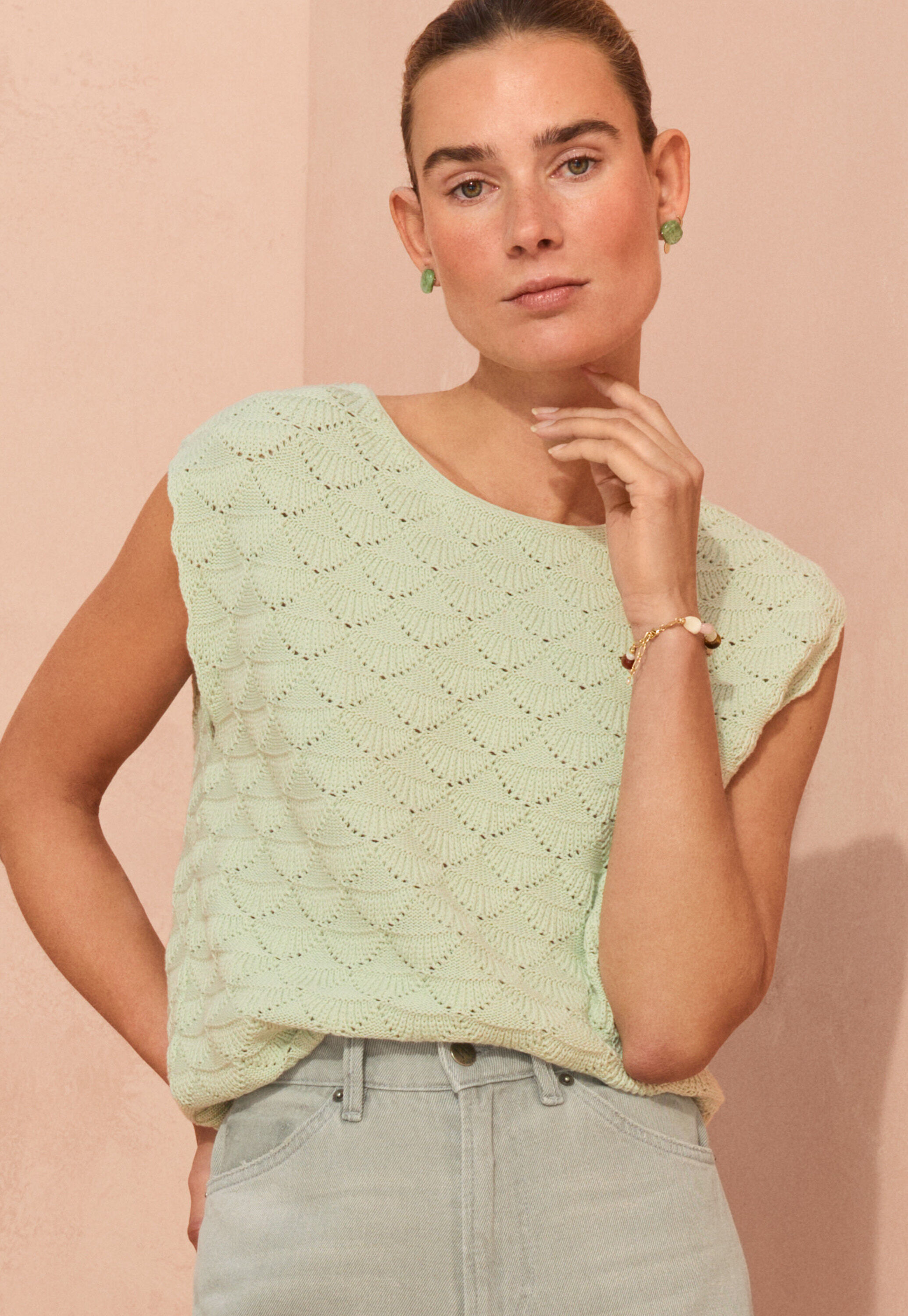Stitch-detail sleeveless sweater