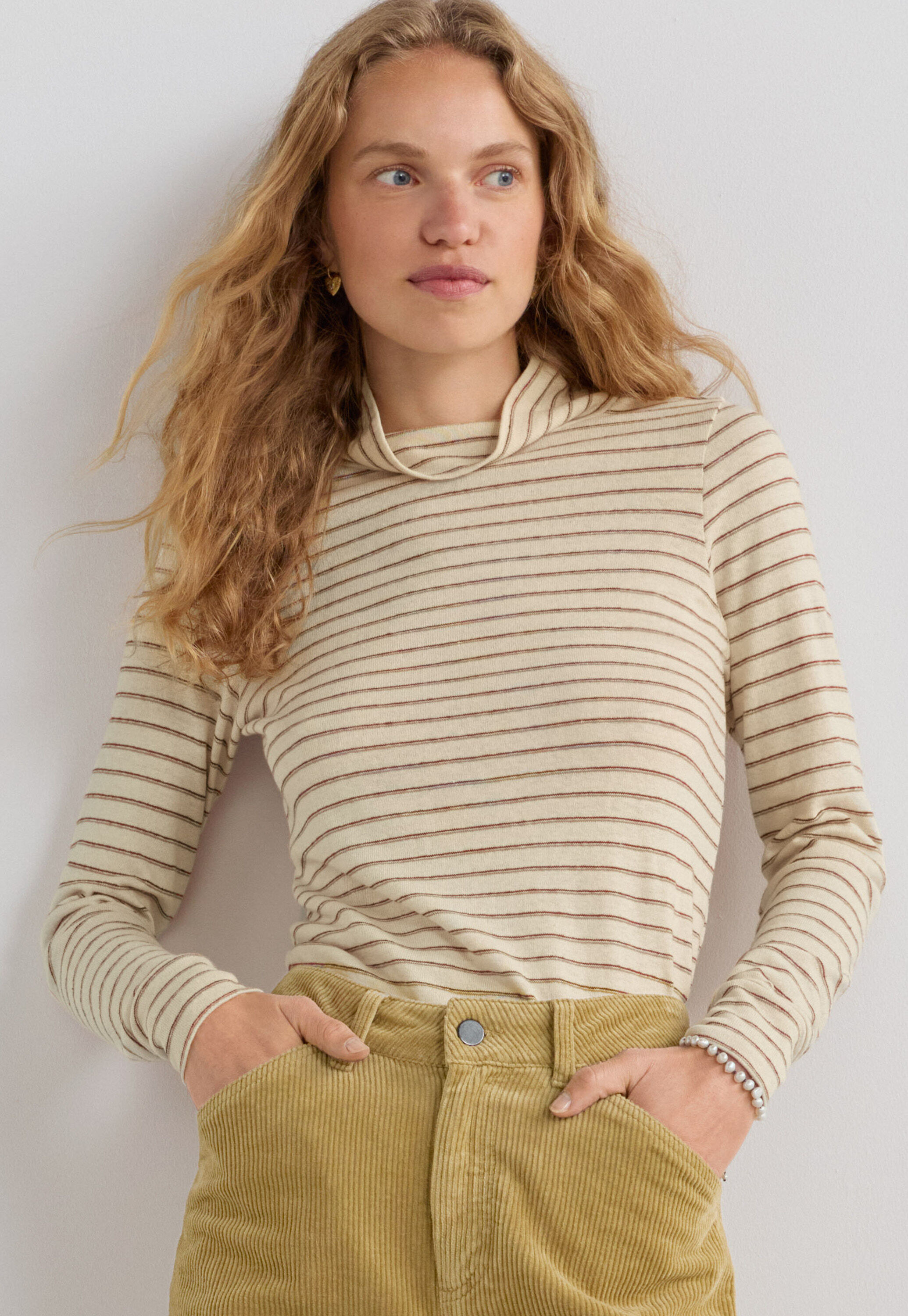 Striped roll neck