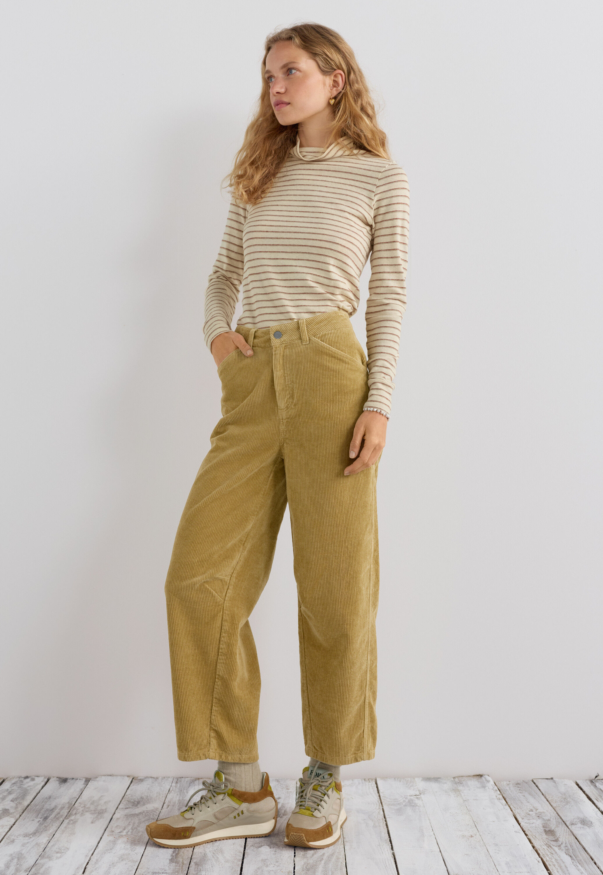 Wide-leg cord trousers
