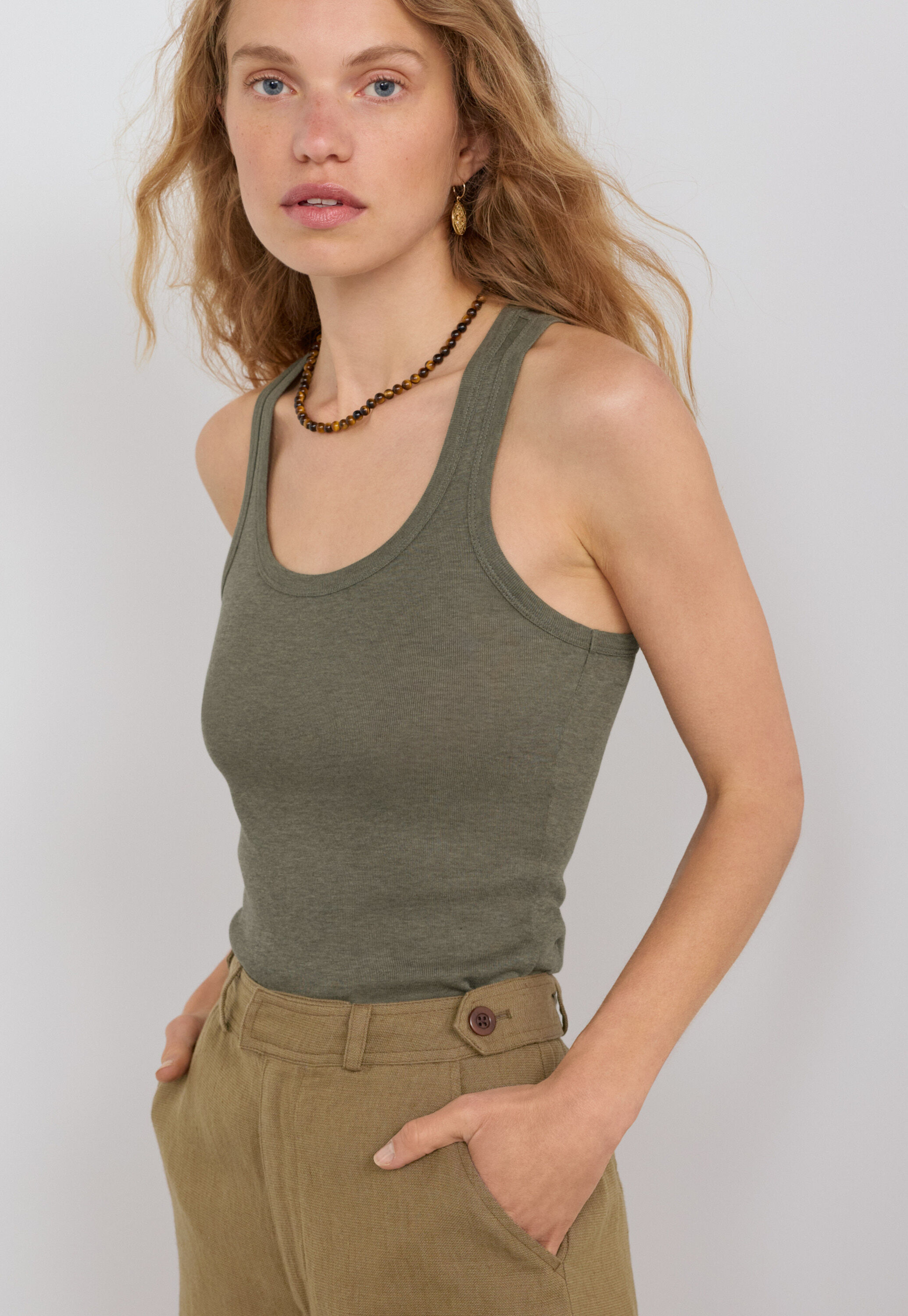 Scoop-neck vest