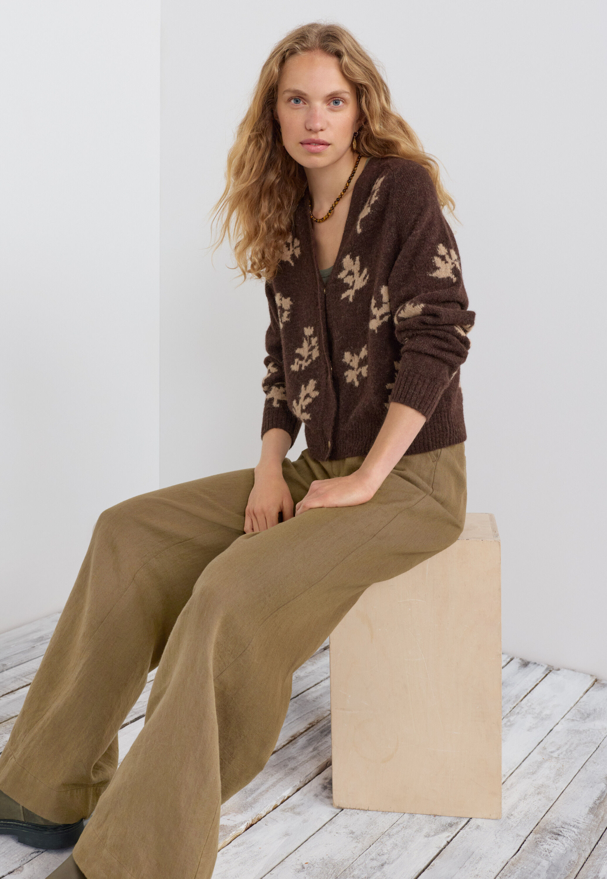 Wide-leg trouser