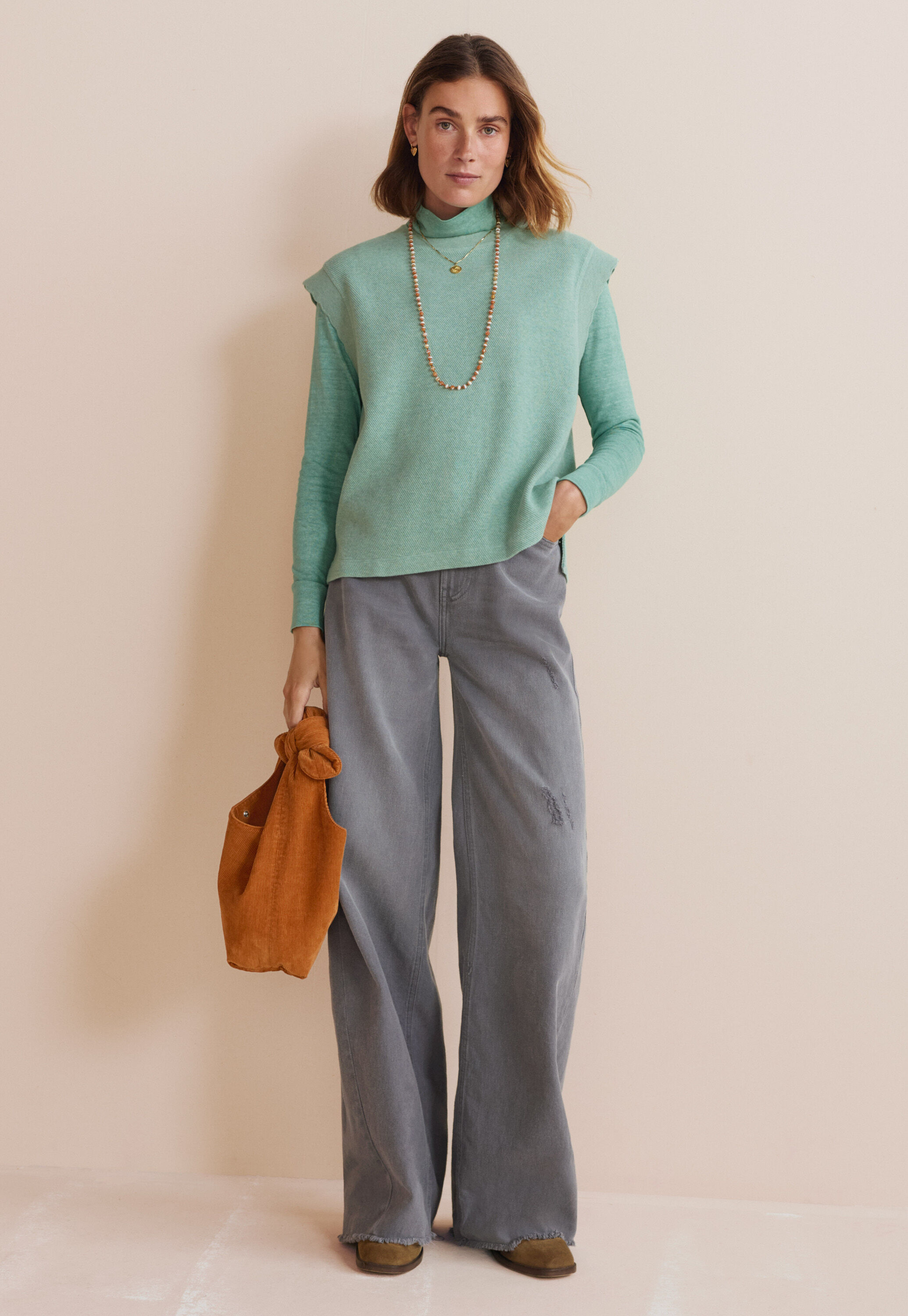Sleeveless sweatshirt