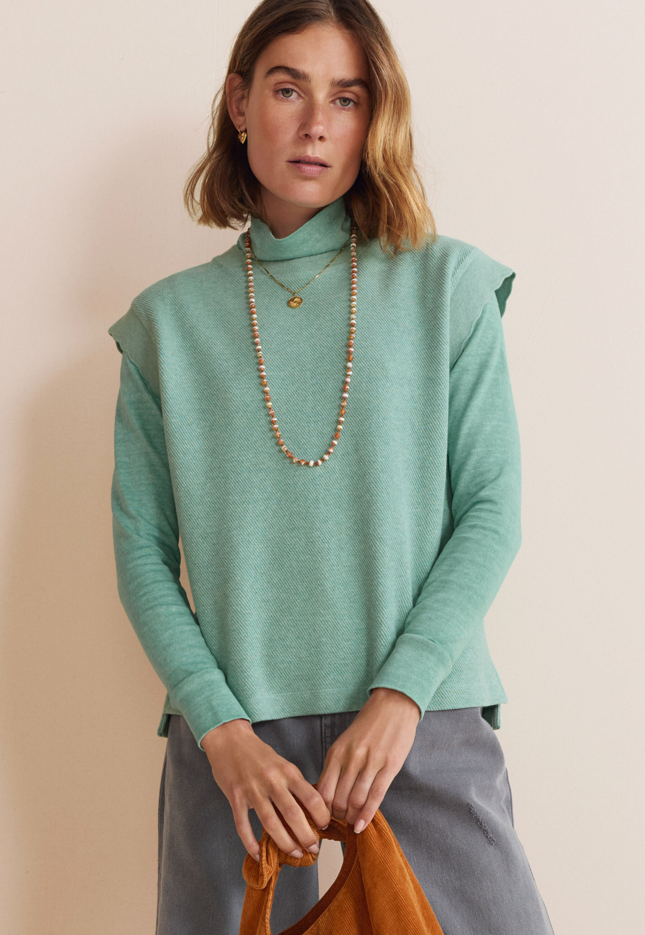 Sleeveless sweatshirt