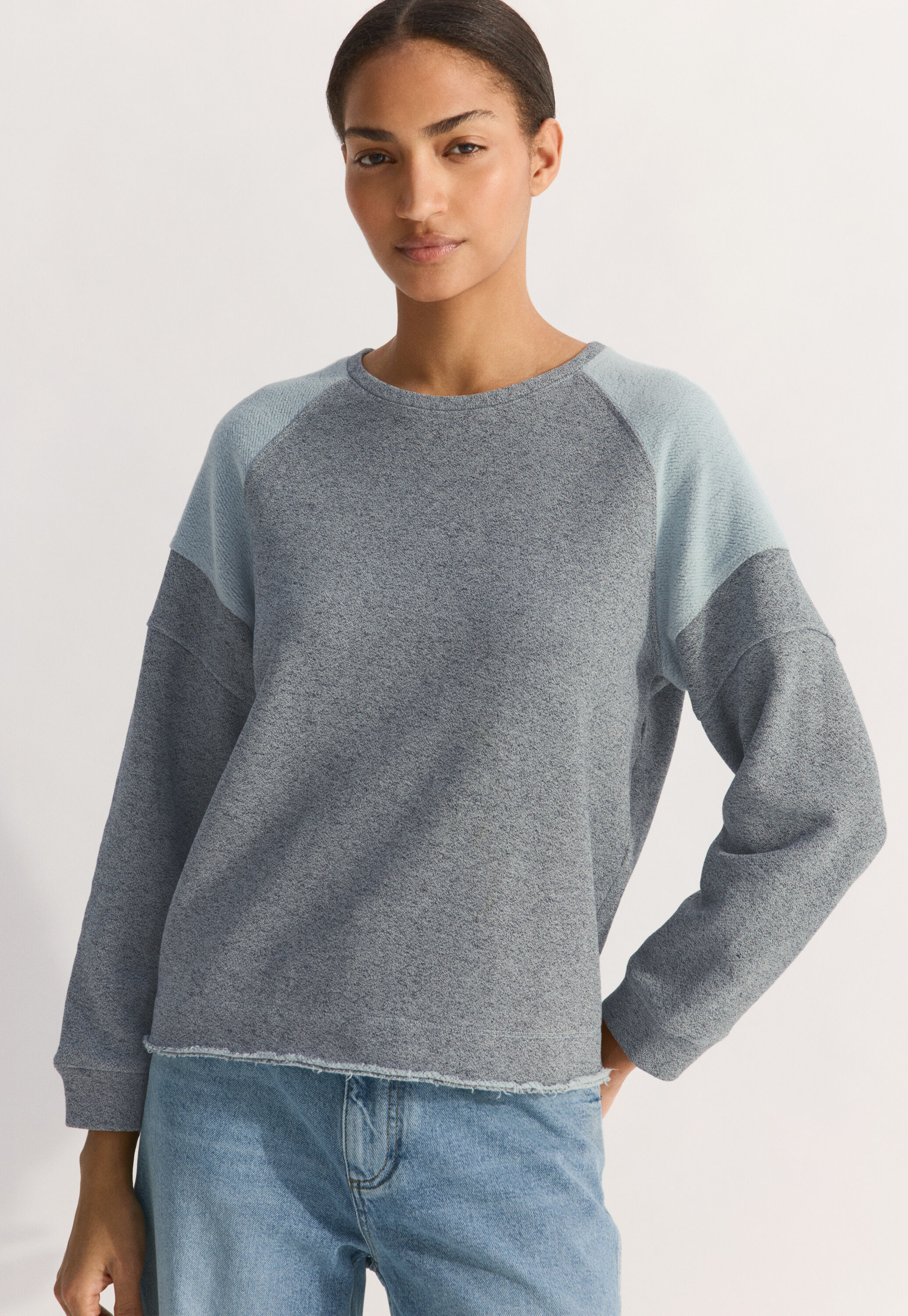Raglan sweatshirt