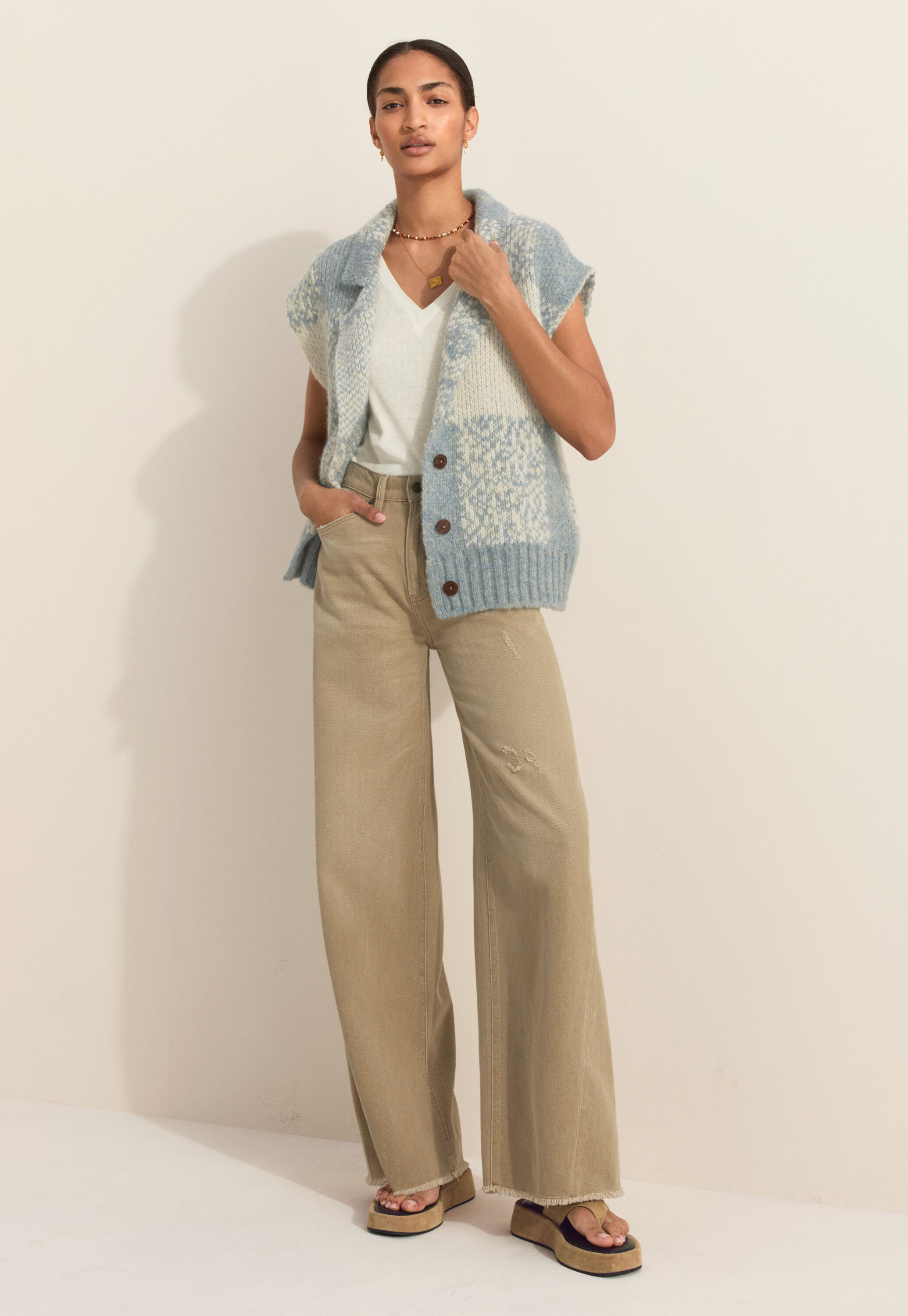 Sleeveless checked jacket