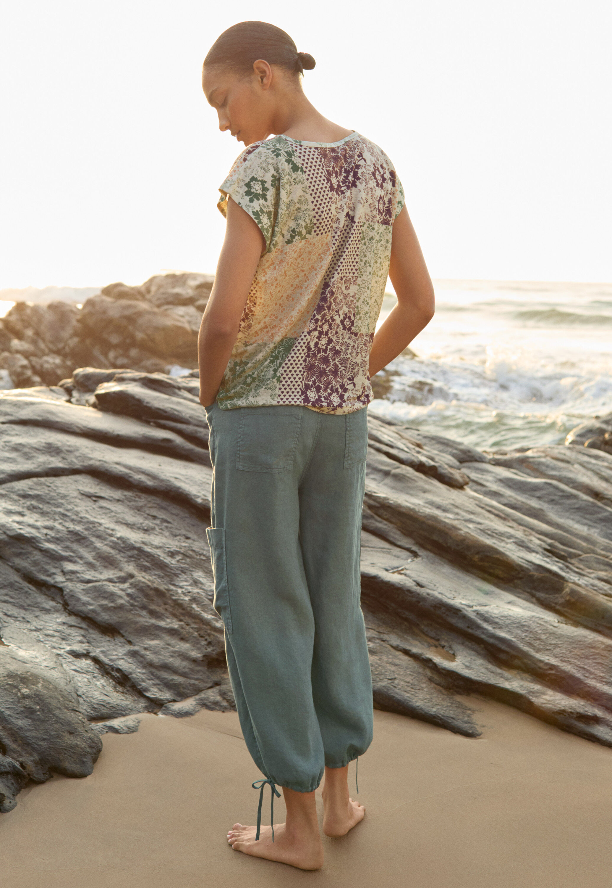 Tie-leg trousers