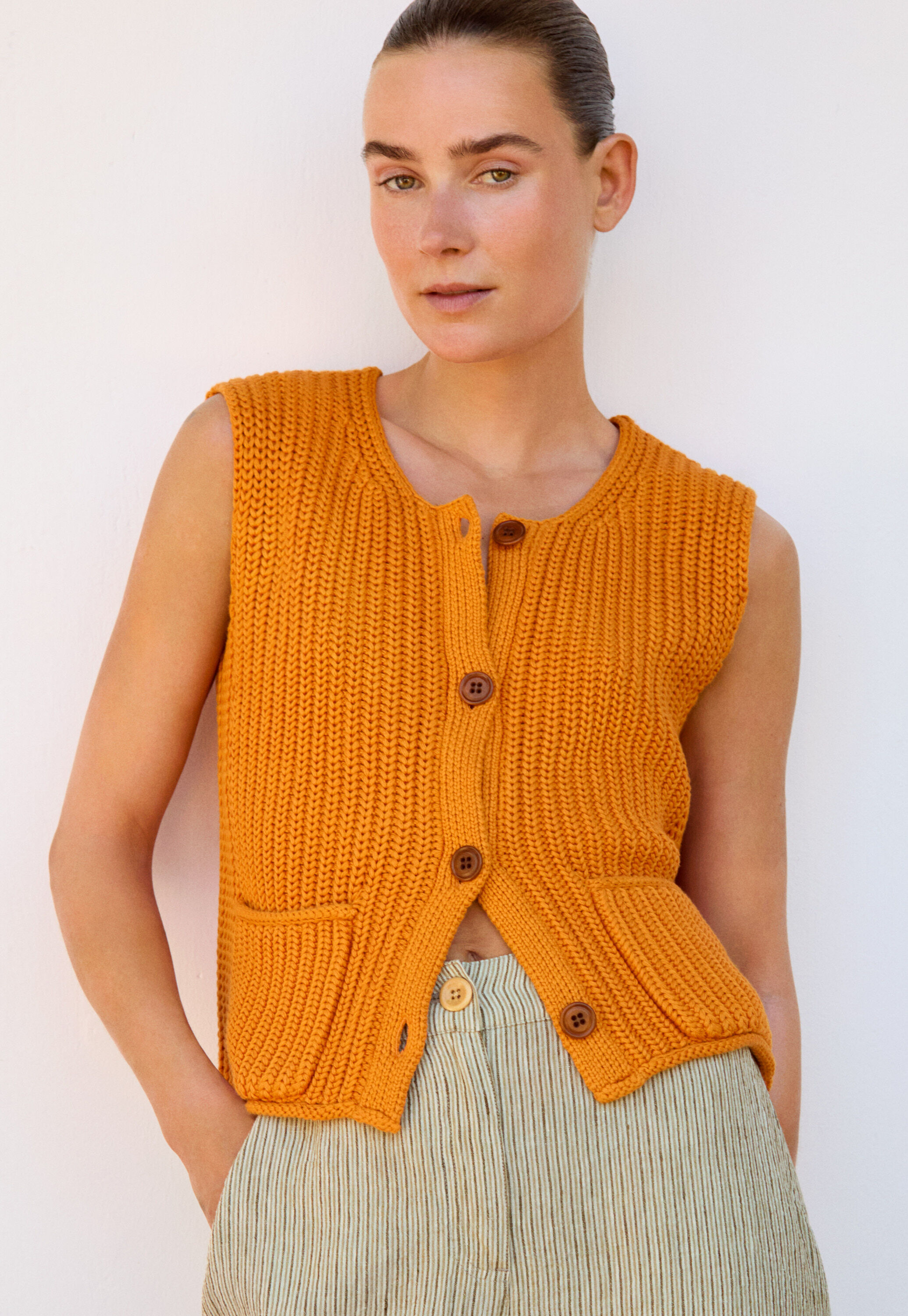 Sleeveless cardigan