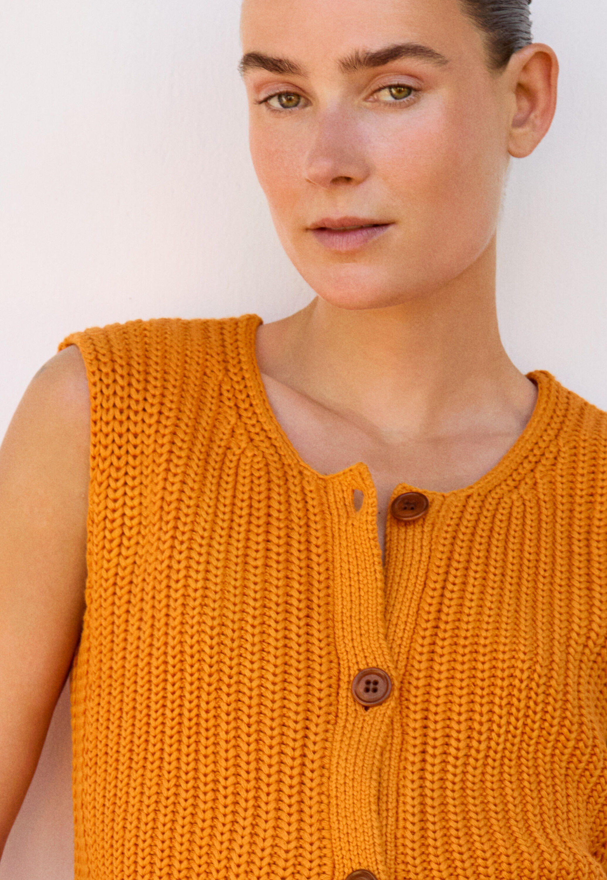 Sleeveless cardigan