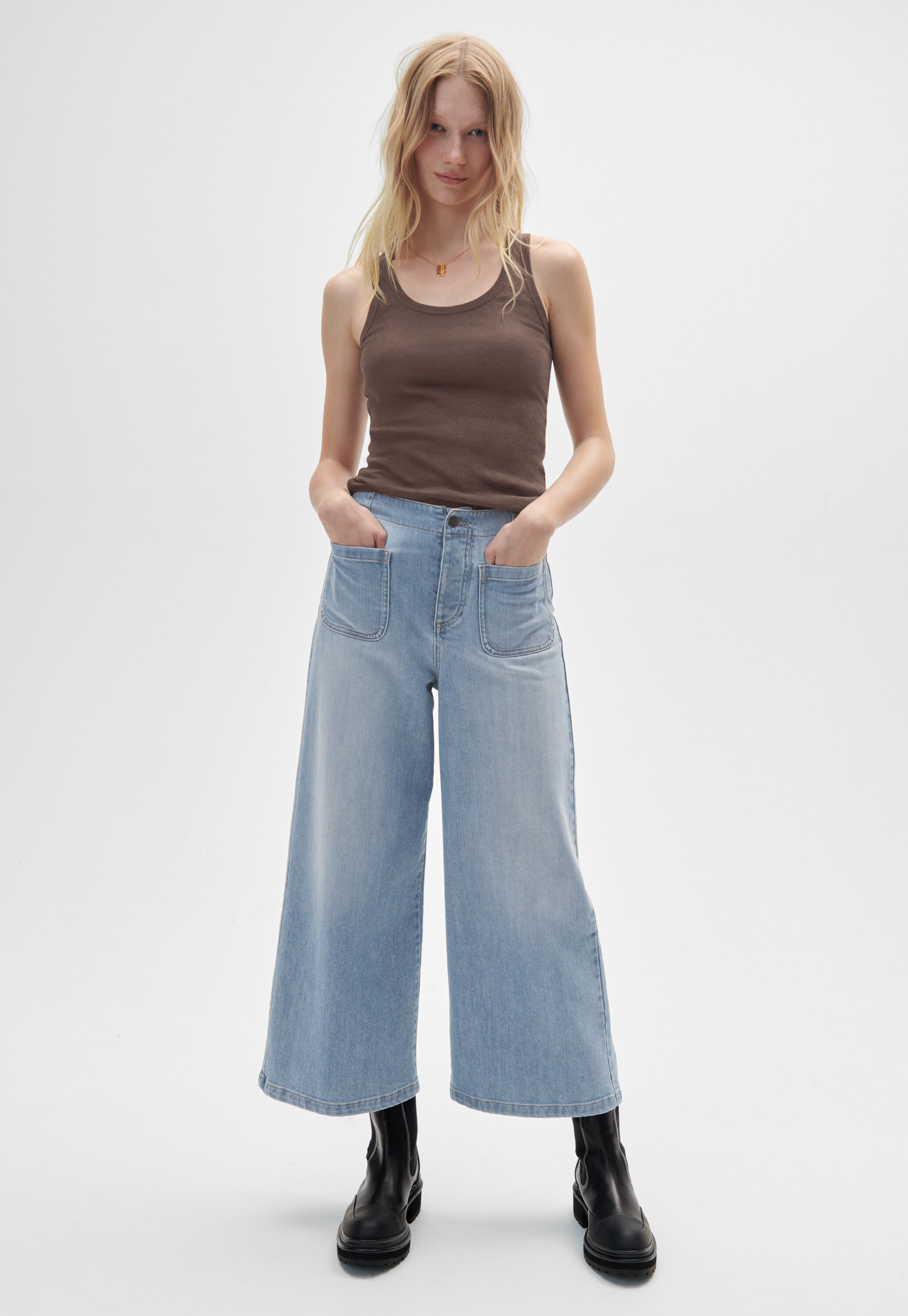 Wide-leg cord trousers