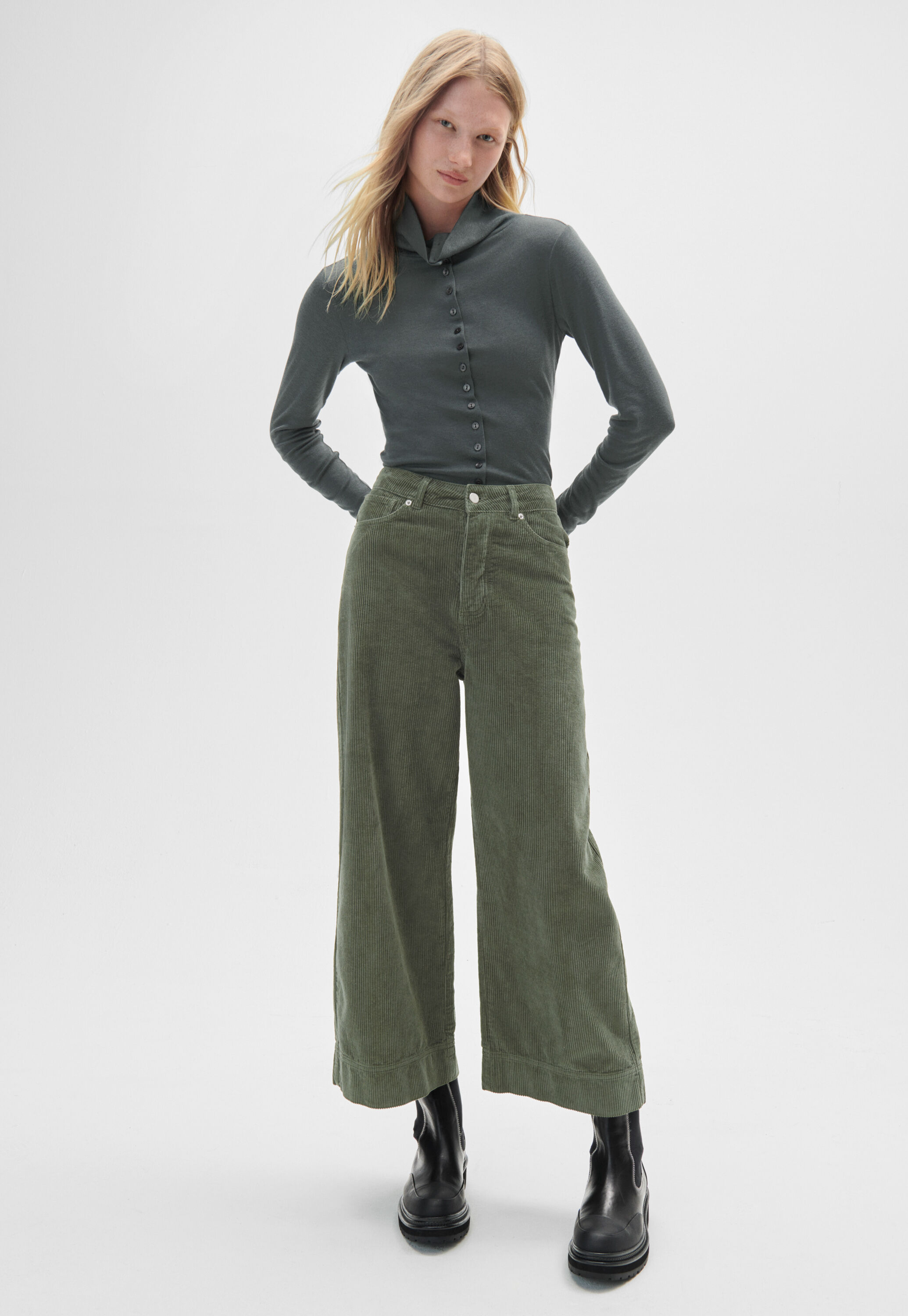 Wide-leg cord trousers