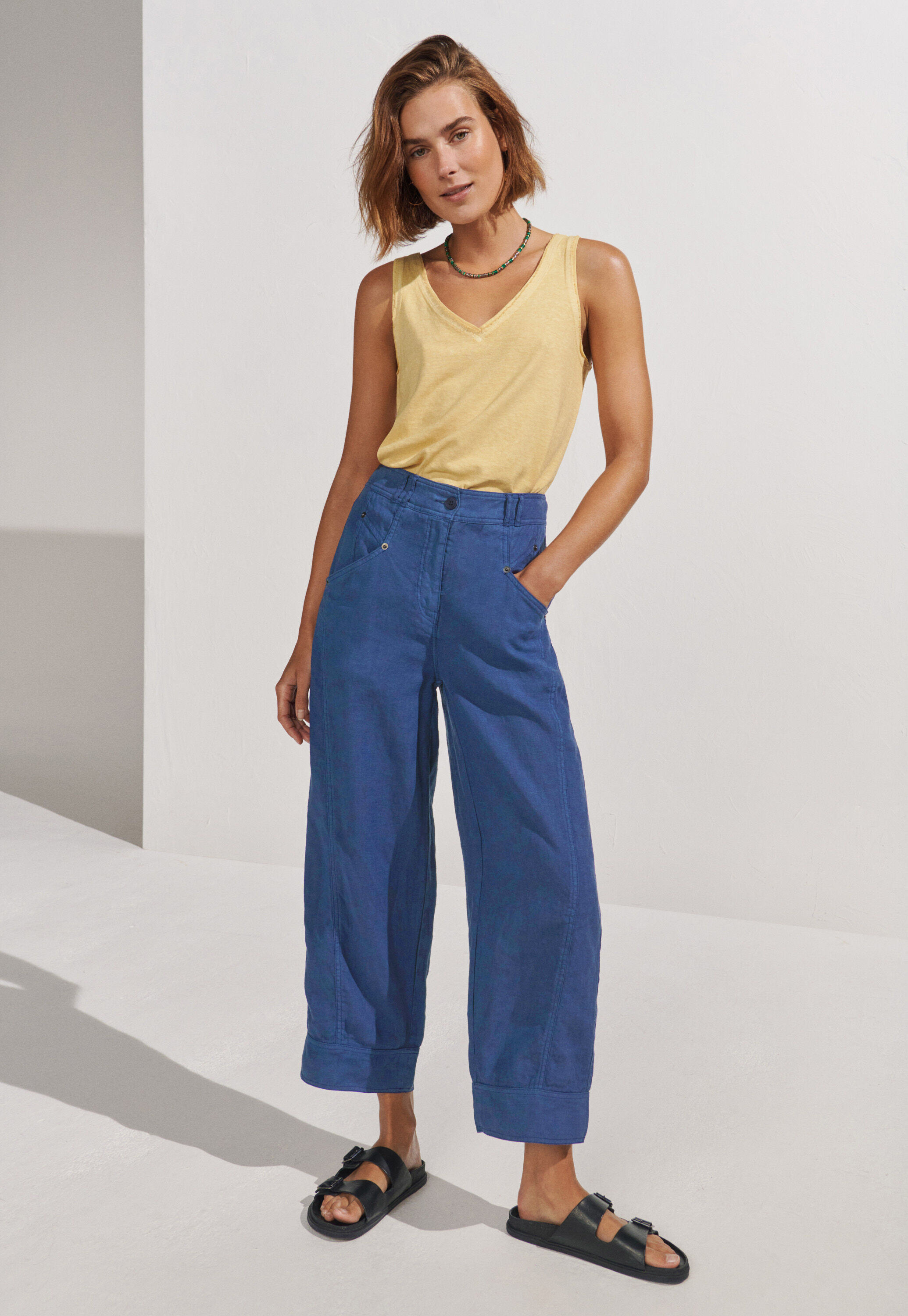 Wide-leg cord trousers