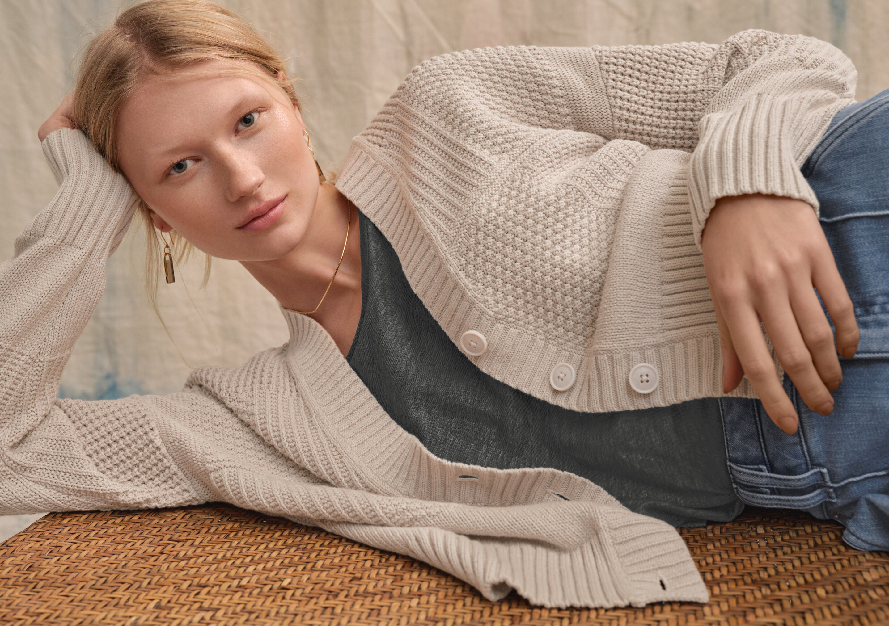 Stitch-mixing cardigan