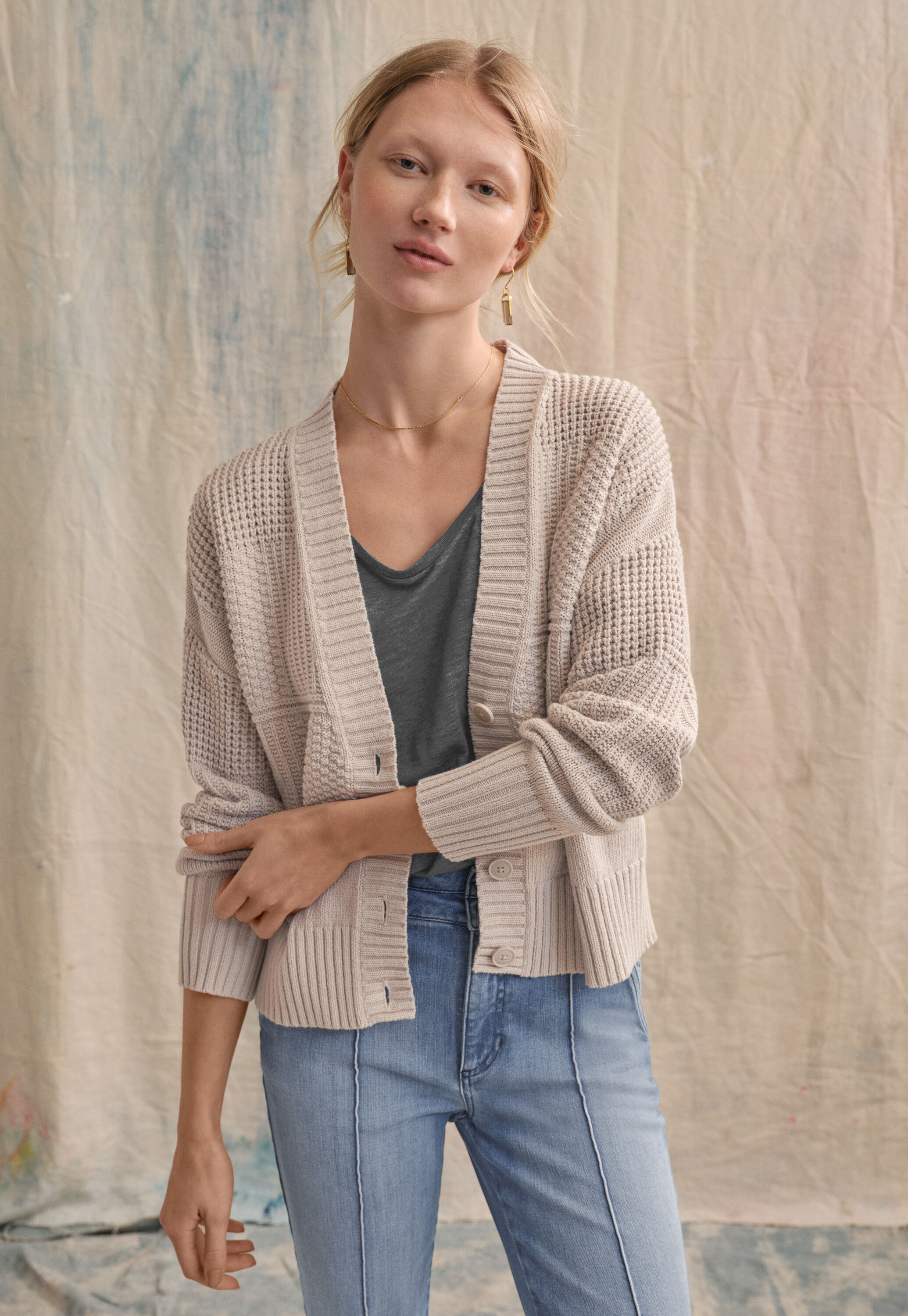 Stitch-mixing cardigan