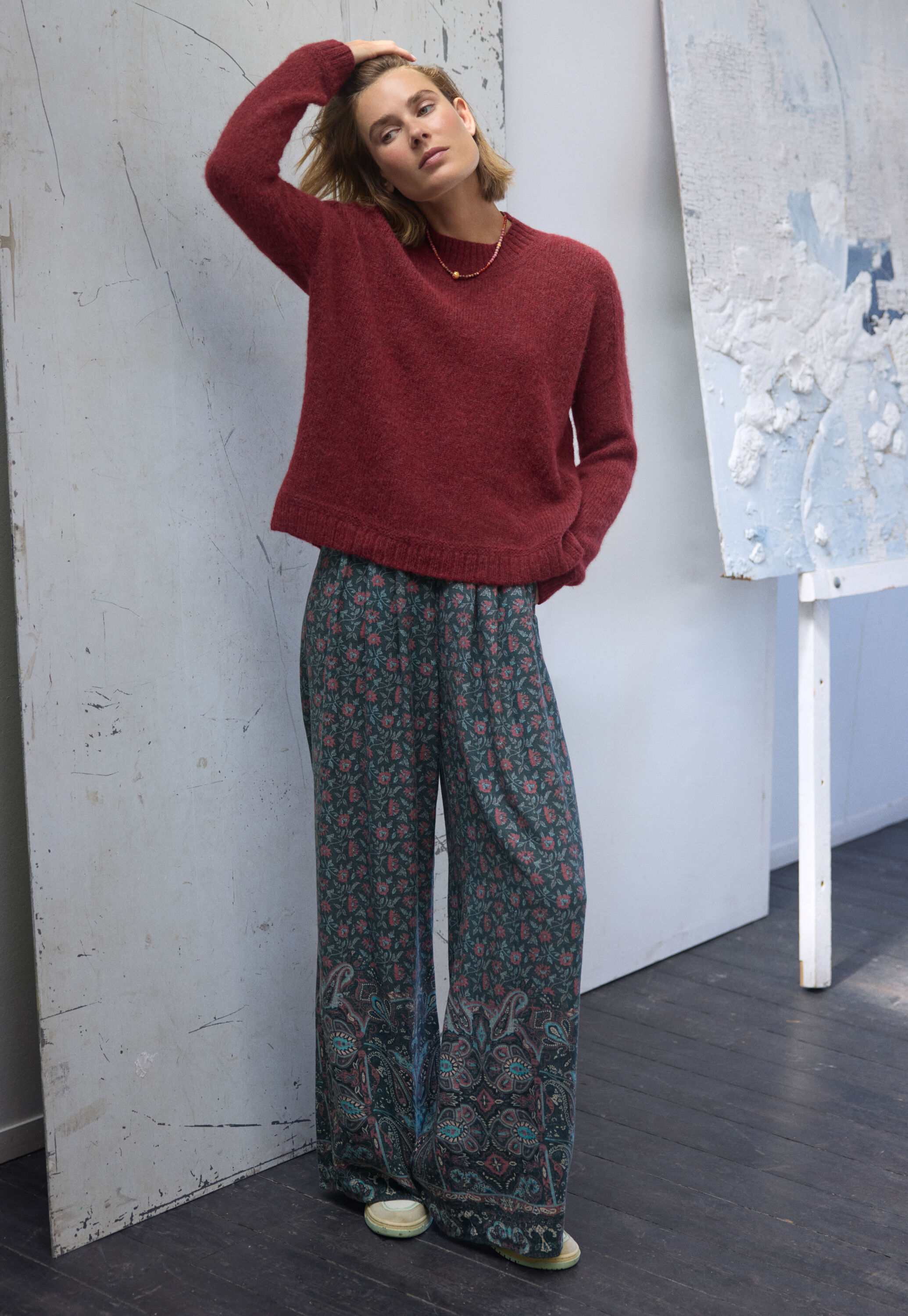 Wide-leg printed trousers
