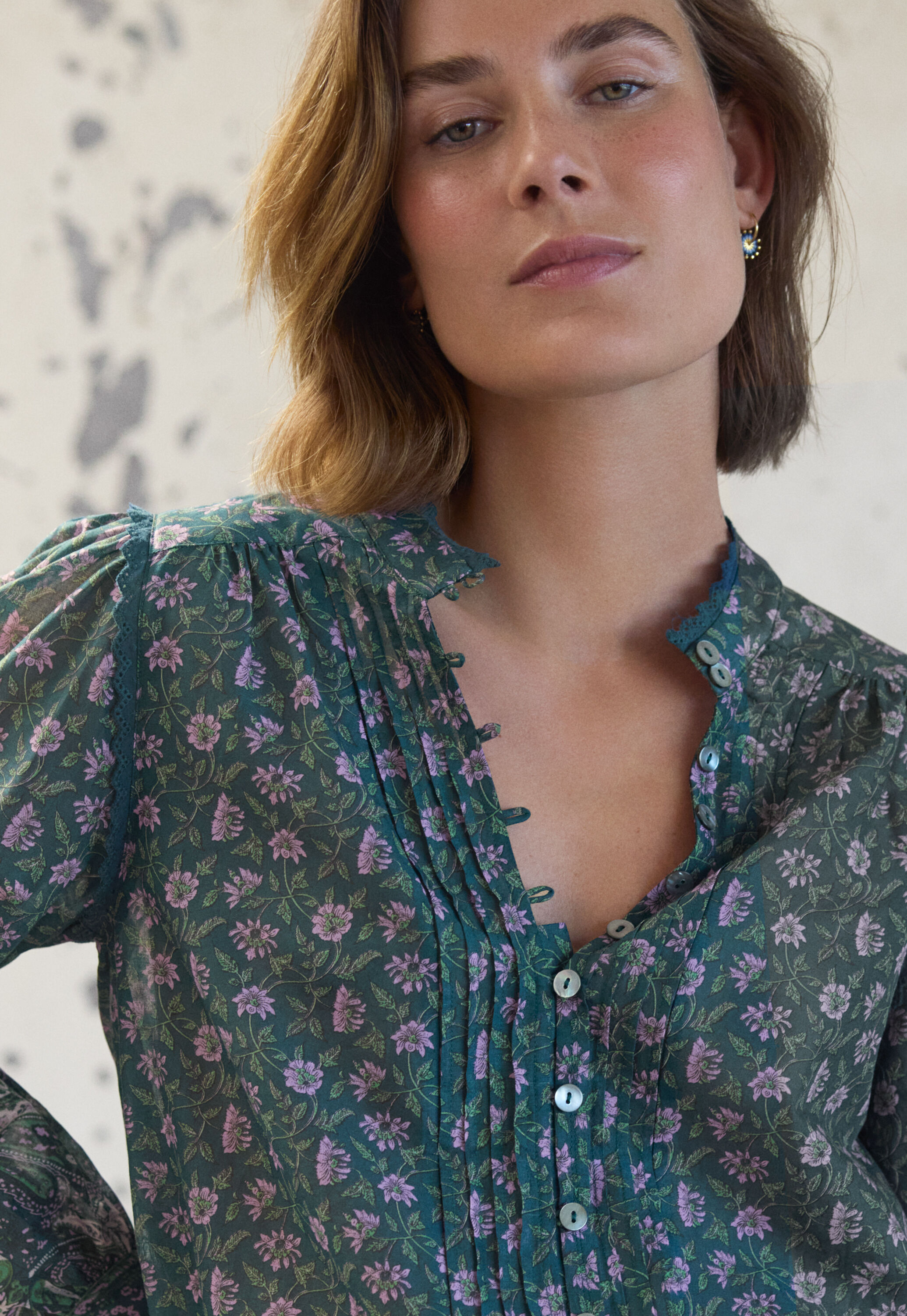 Printed pleat-detail blouse