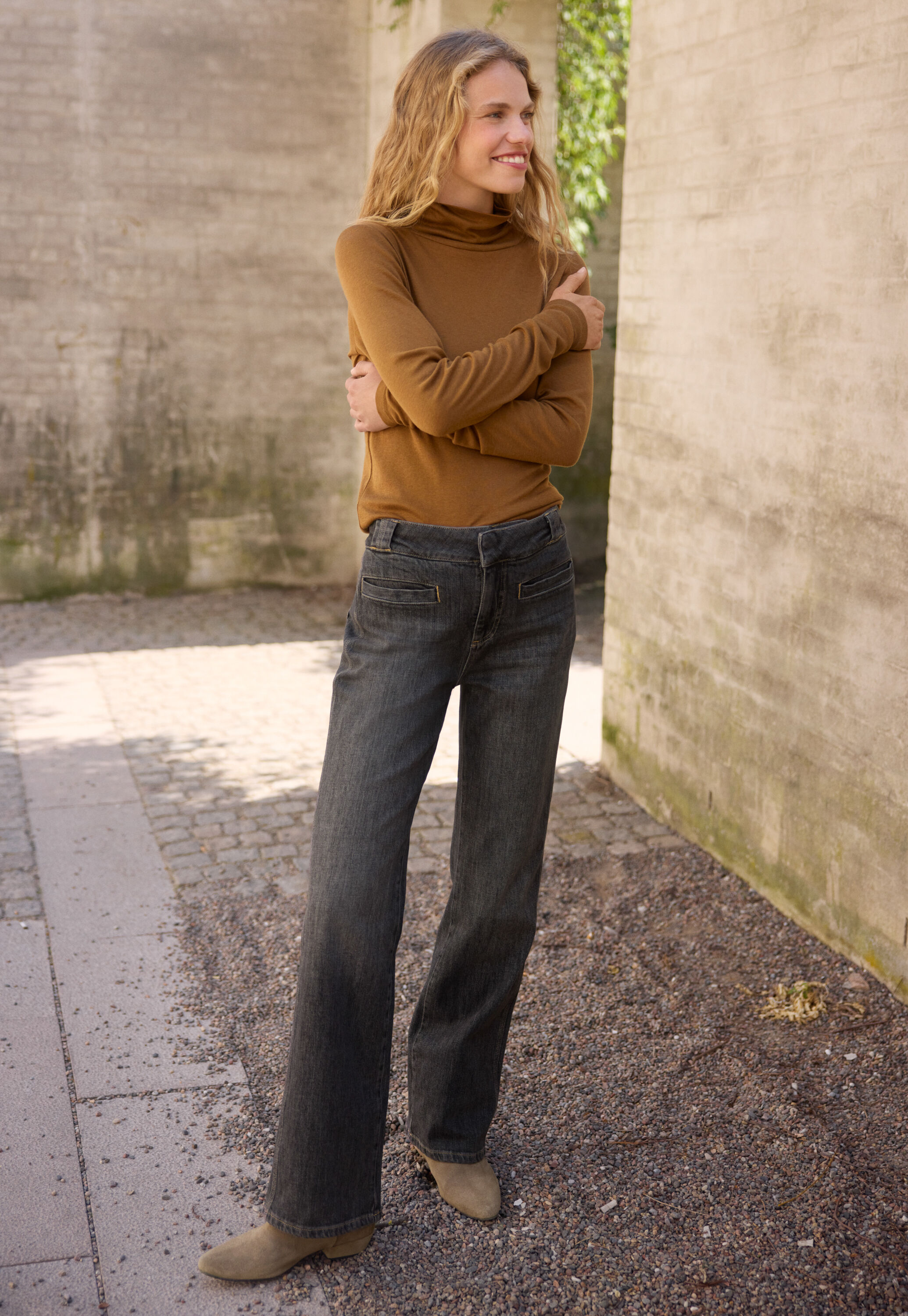 Wide-leg cord trousers