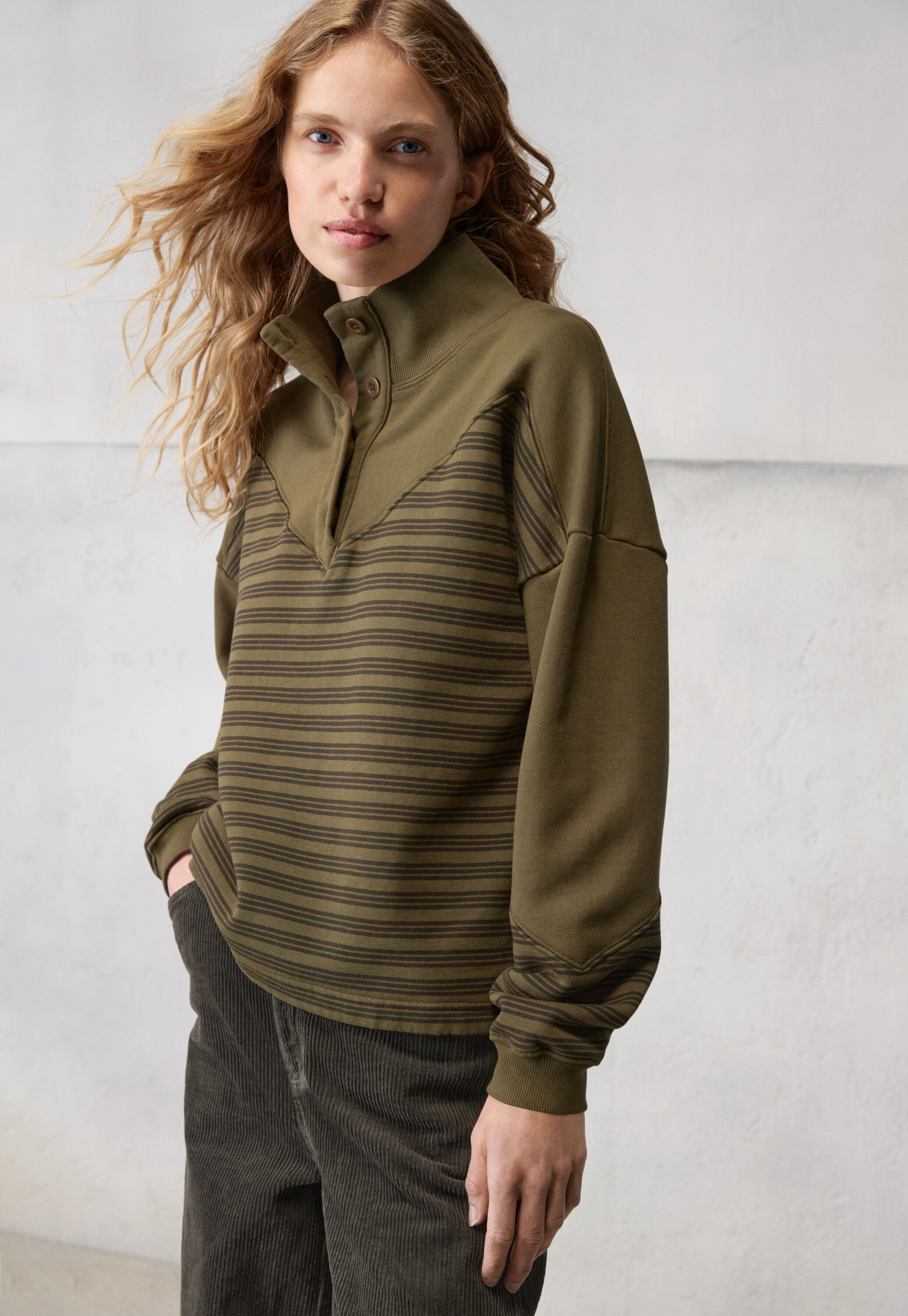 Funnel-neck sweatshirt