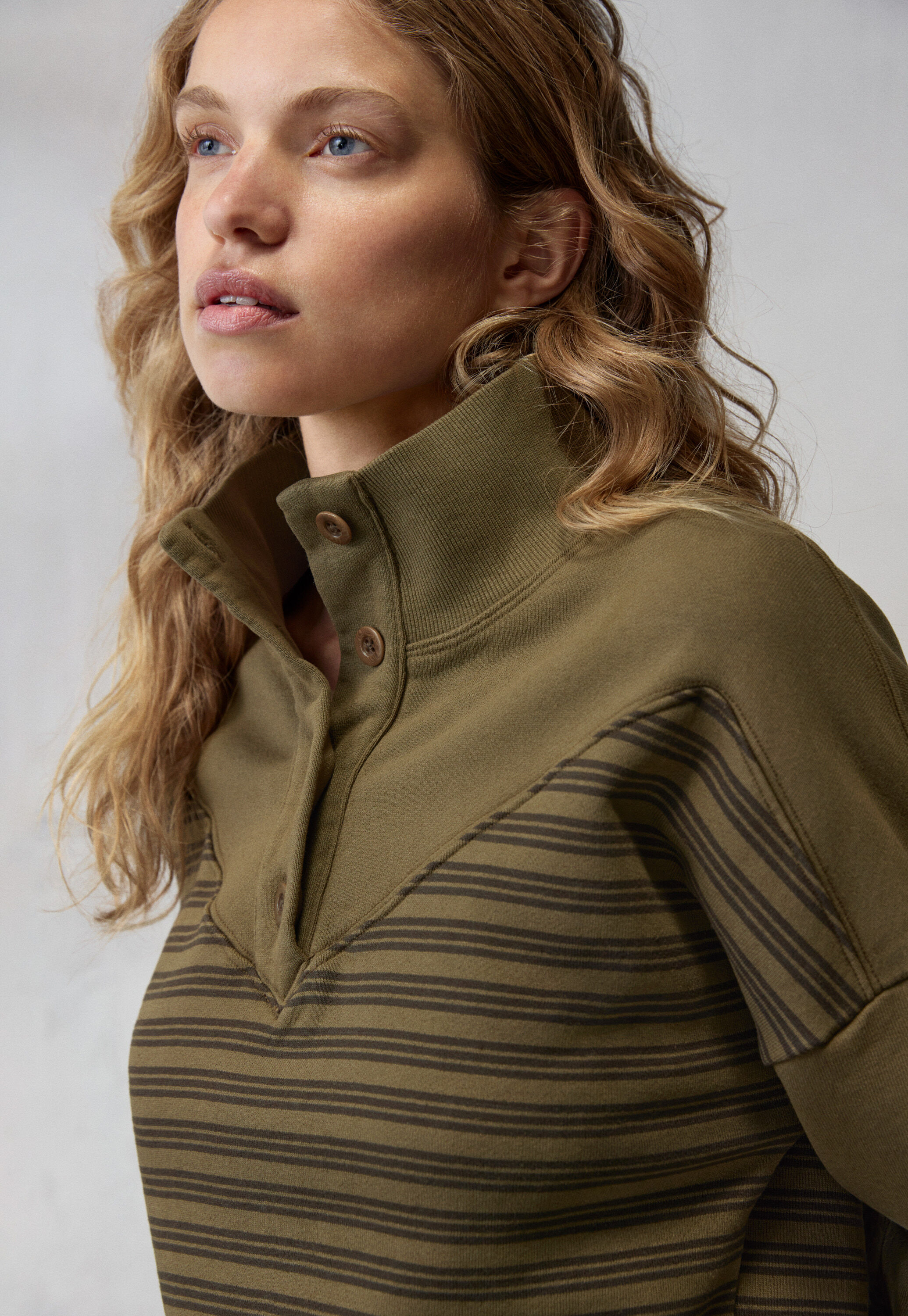 Funnel-neck sweatshirt