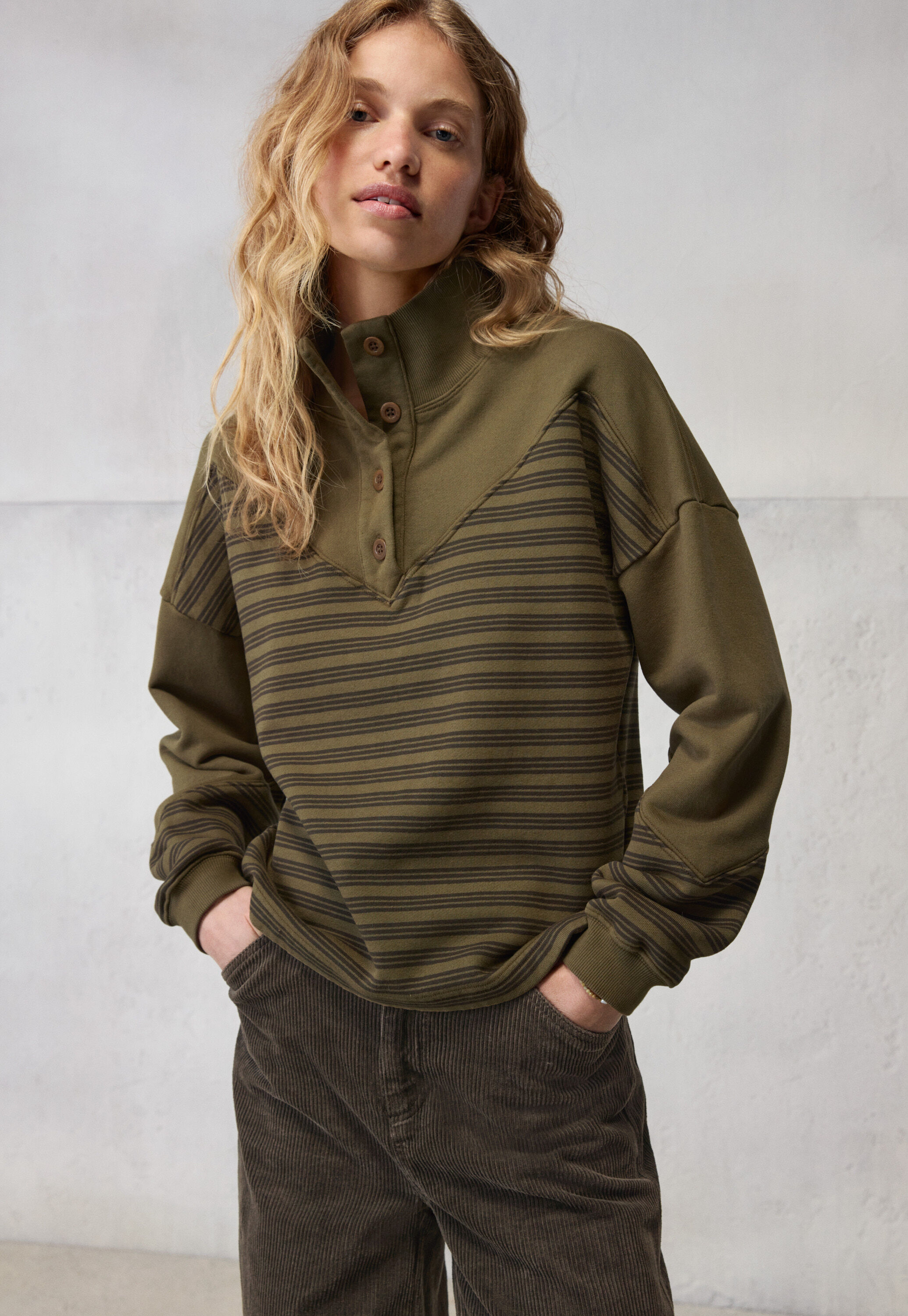 Funnel-neck sweatshirt