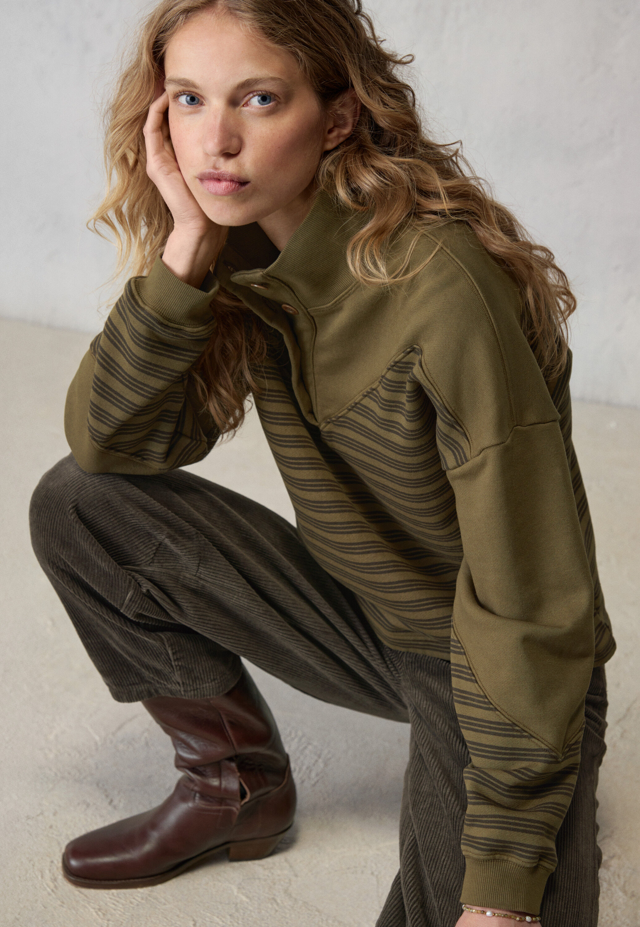 Funnel-neck sweatshirt