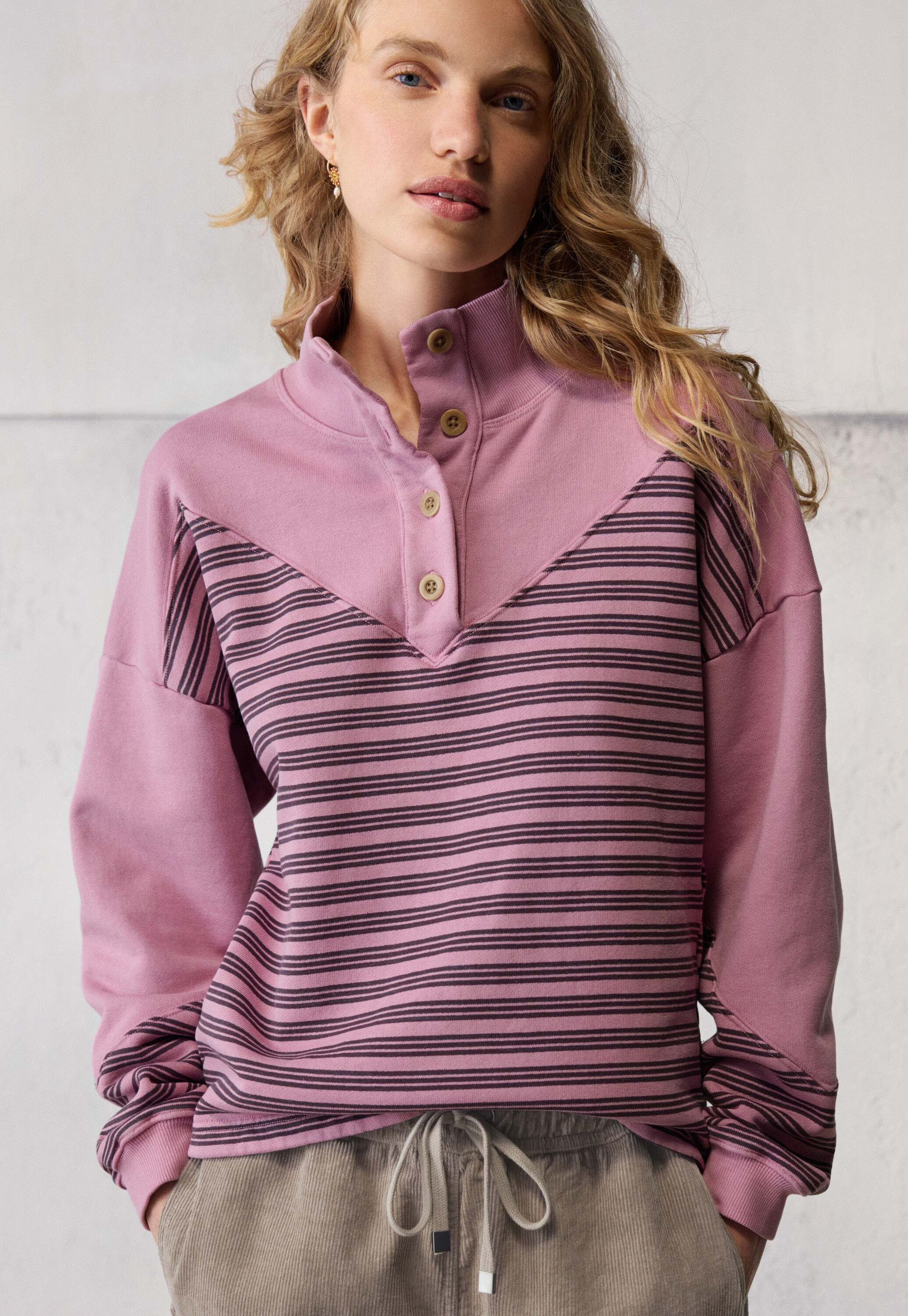 Funnel-neck sweatshirt