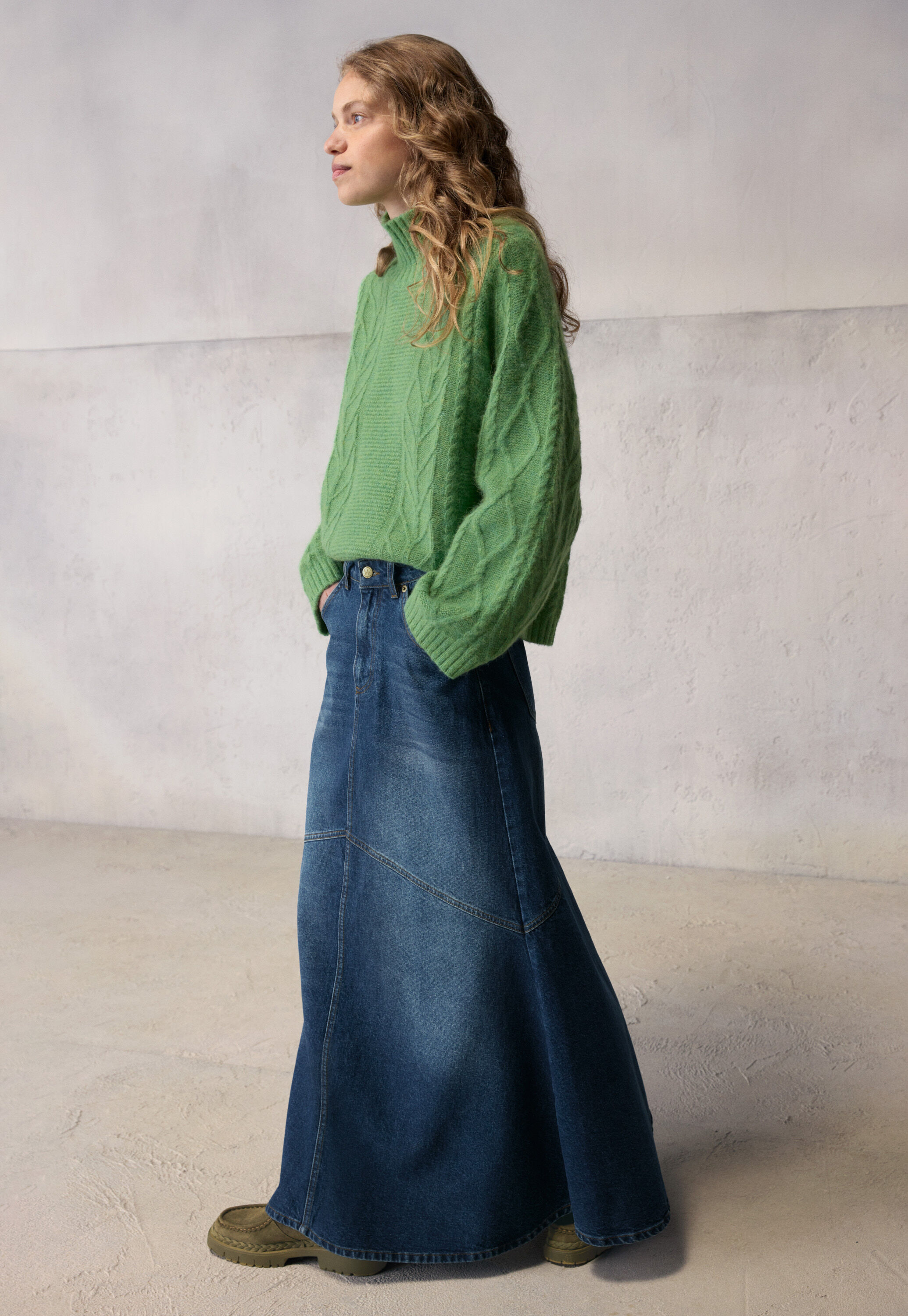Embroidered skirt