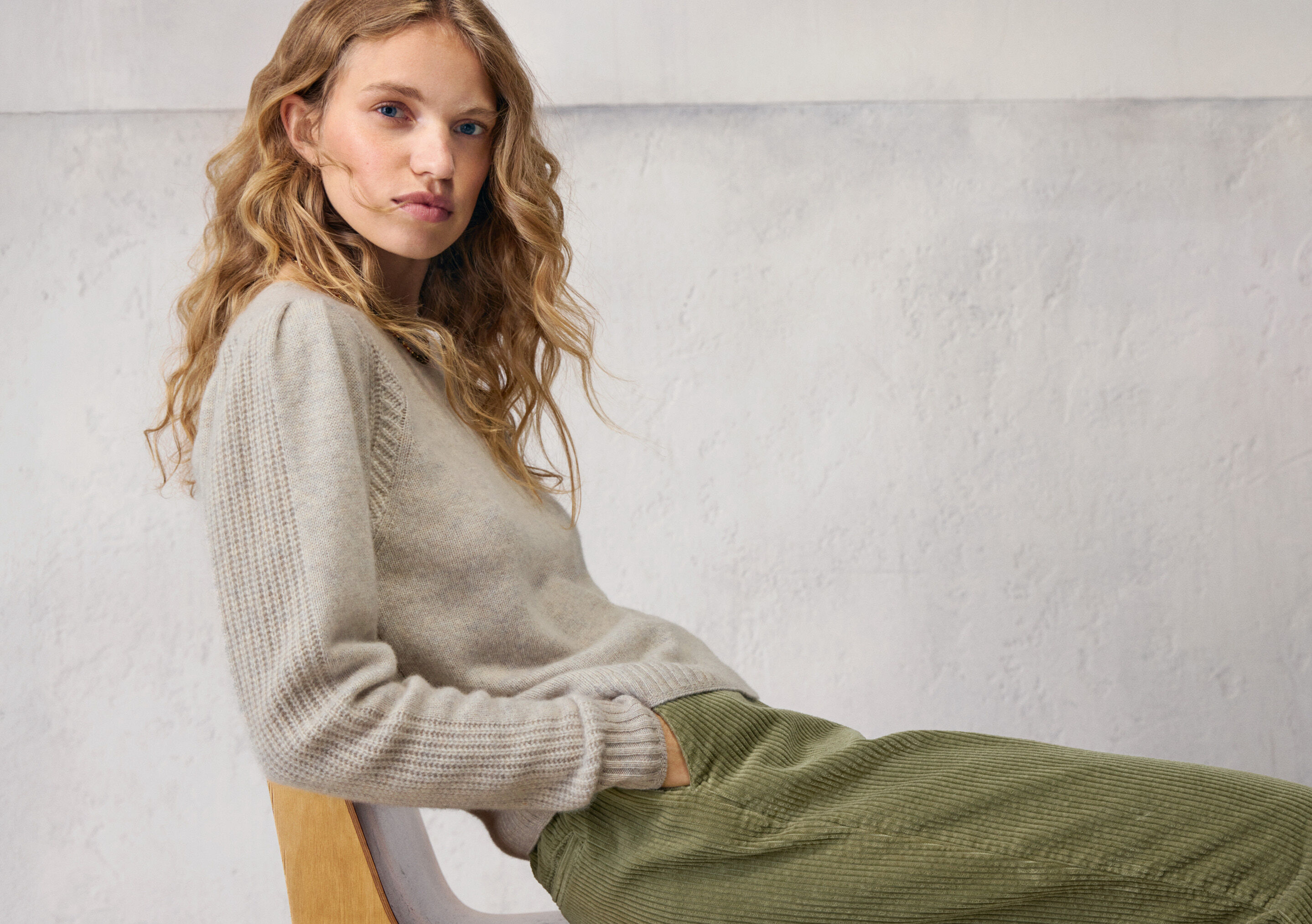 Puff-sleeve sweater