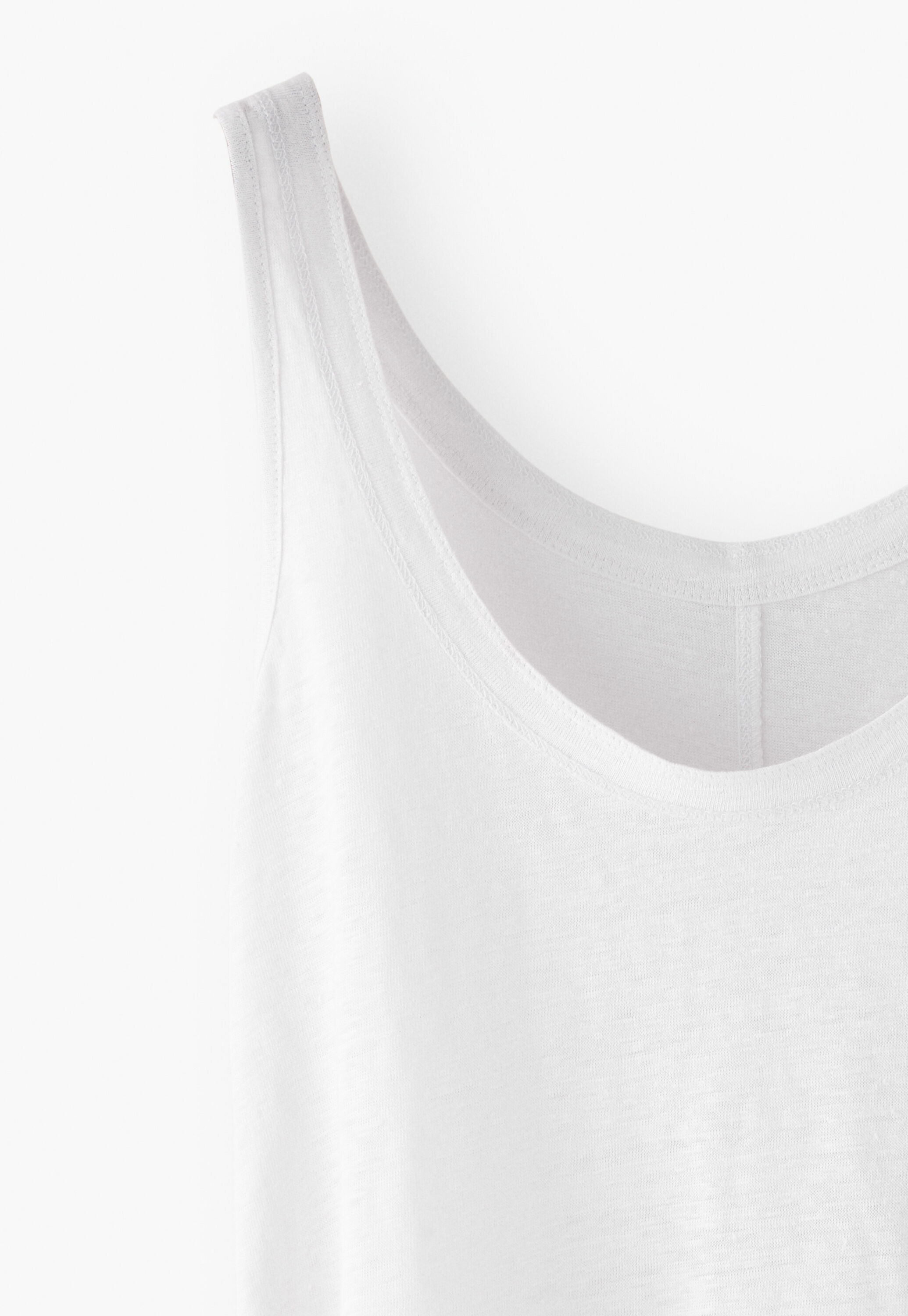 Scoop-neck vest