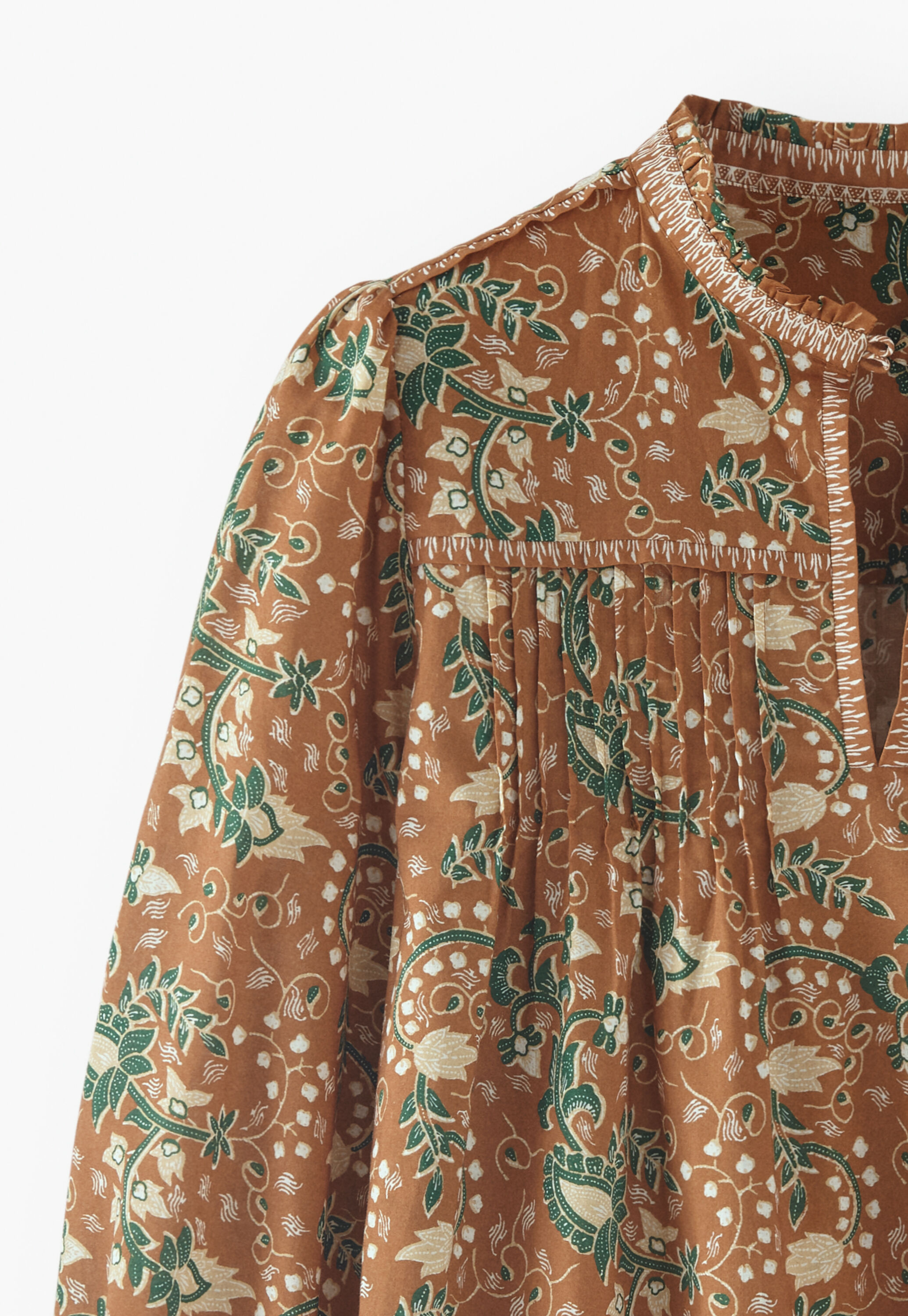 Printed tuck-detail blouse