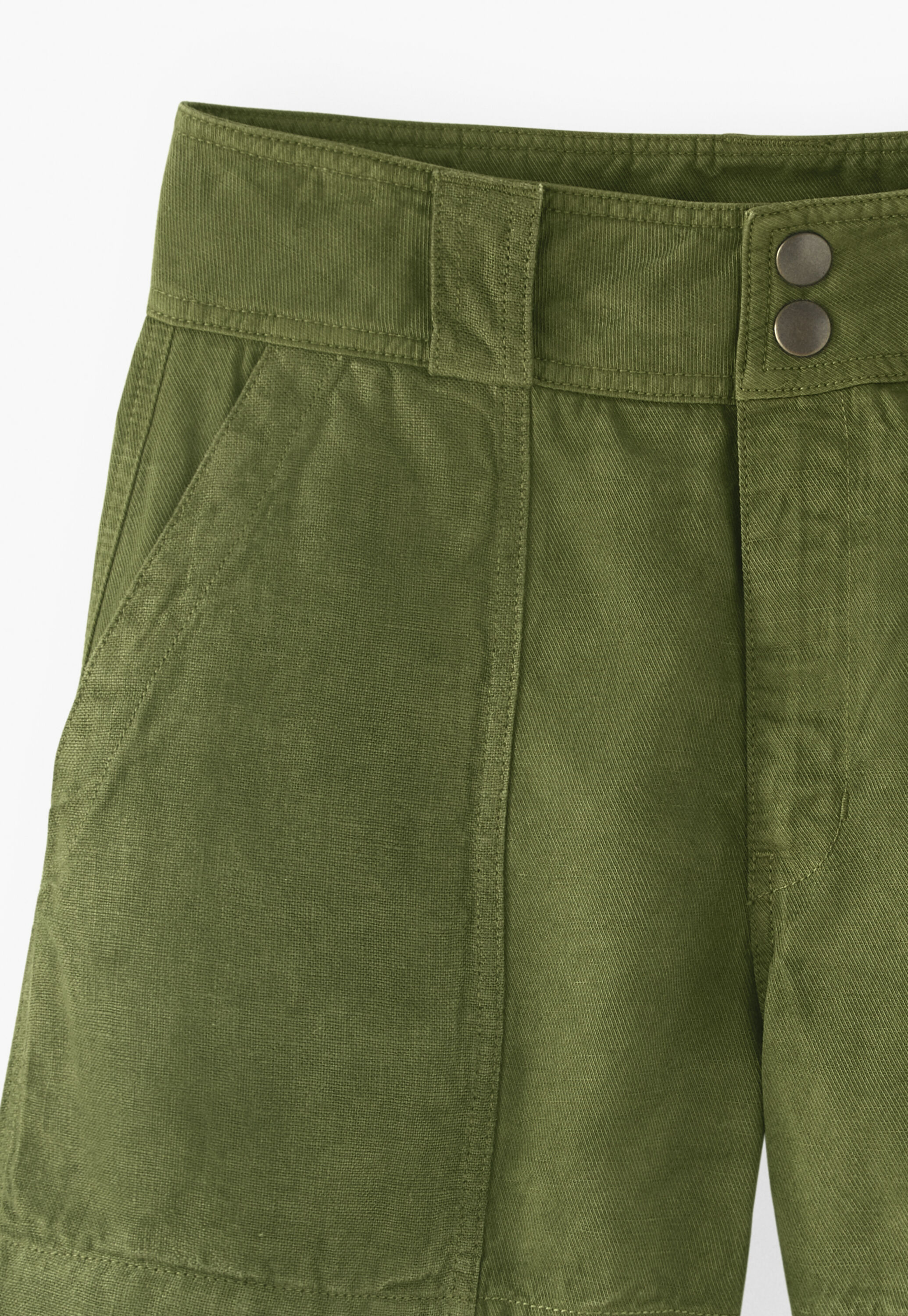 Contrast-fabric shorts